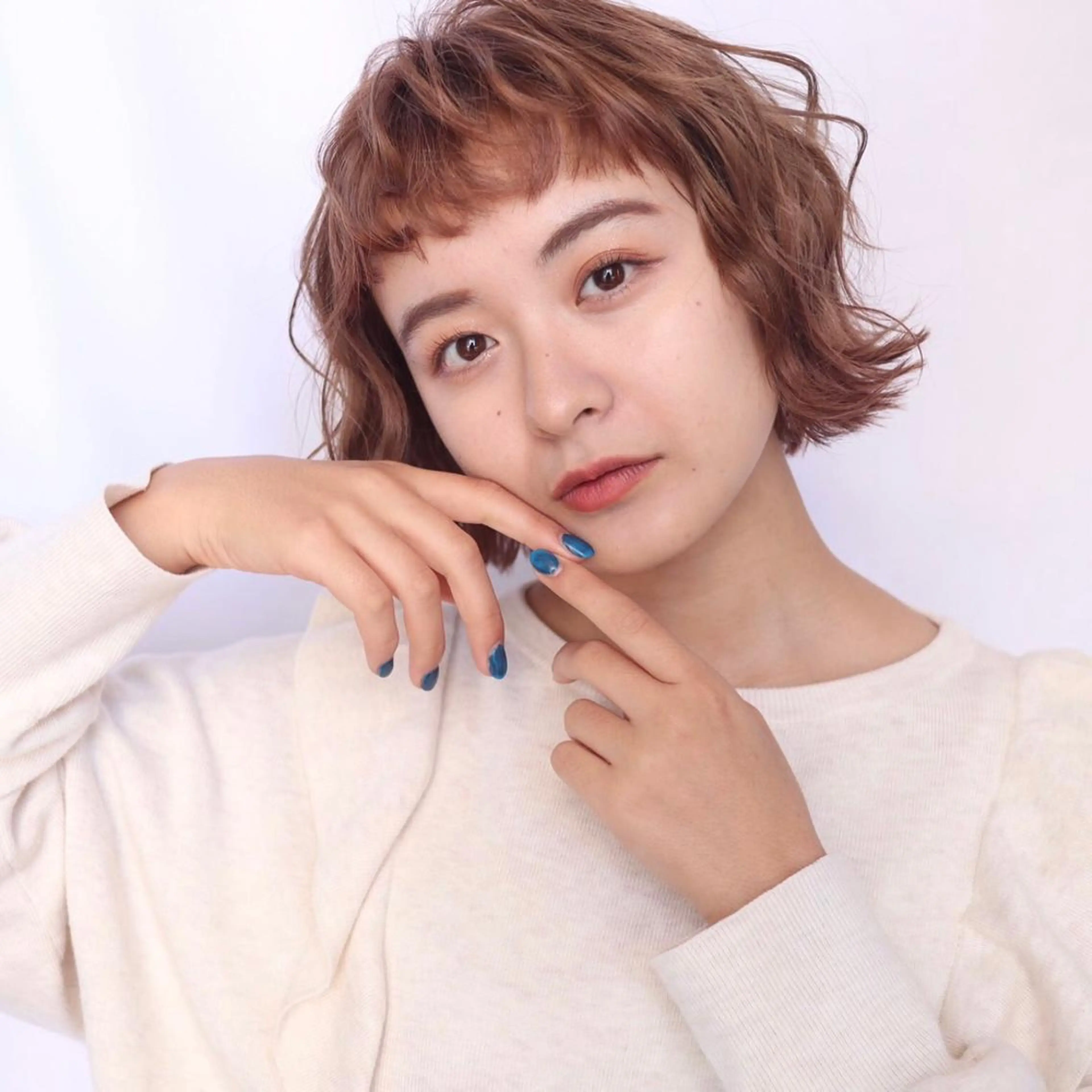 ミディアム 髙井 麻帆のヘアスタイル
