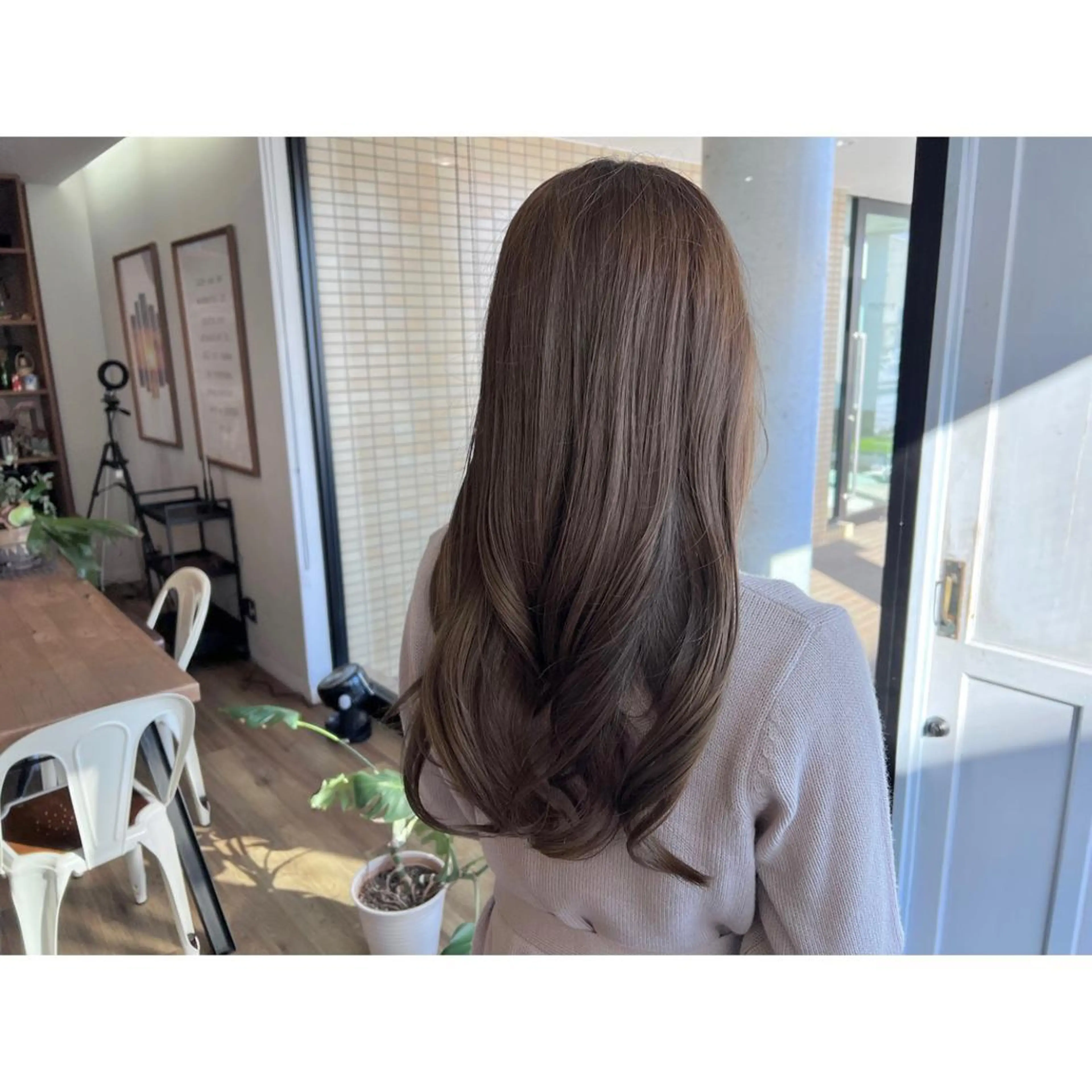 ロング カラー グレージュ ヘアカラー トリートメント ツキダテ ユイのヘアスタイル