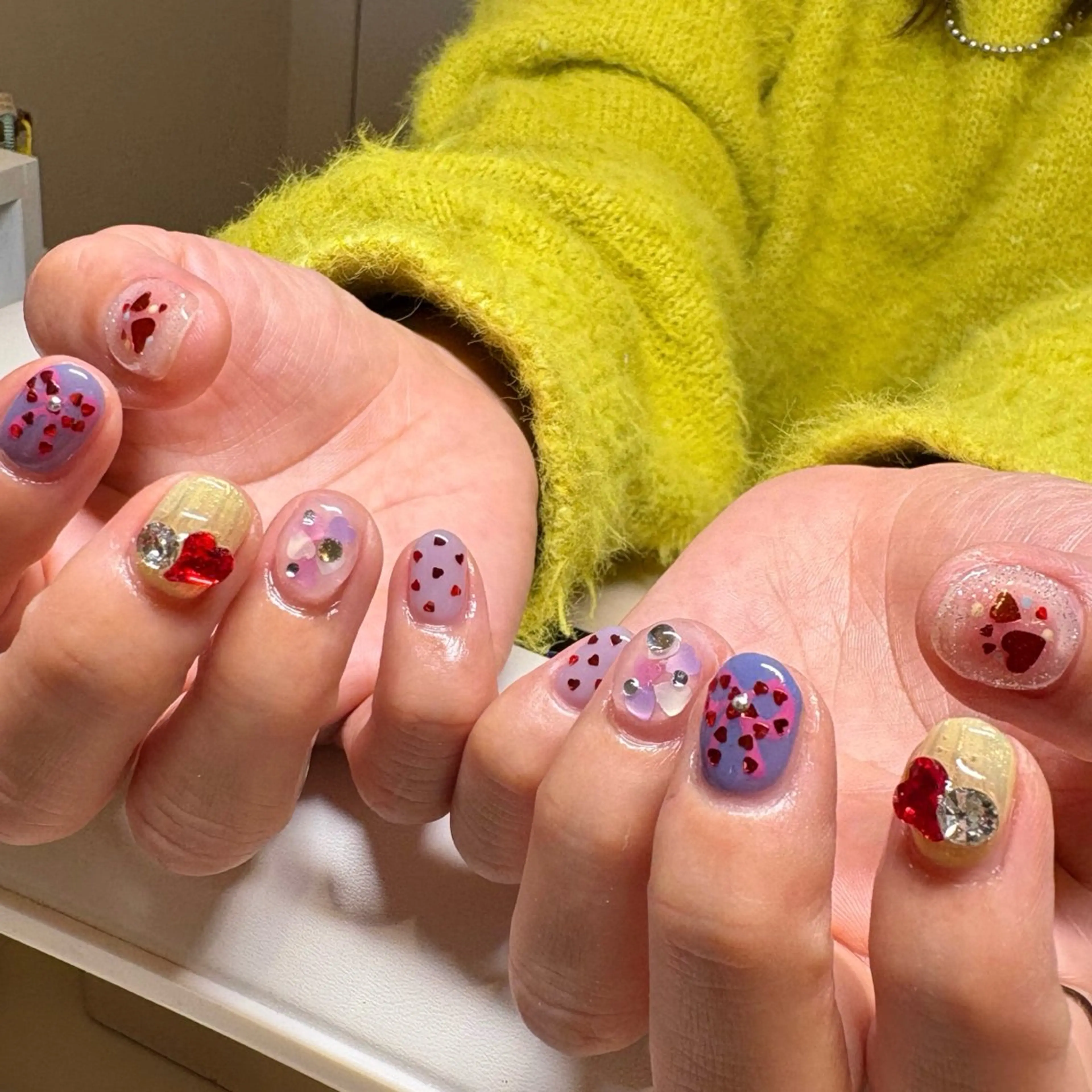 ネイル ガーリー ハート 韓国ネイル ニュアンスネイル リボン ハンドネイル amuse 手書きニュアンスのネイルデザイン