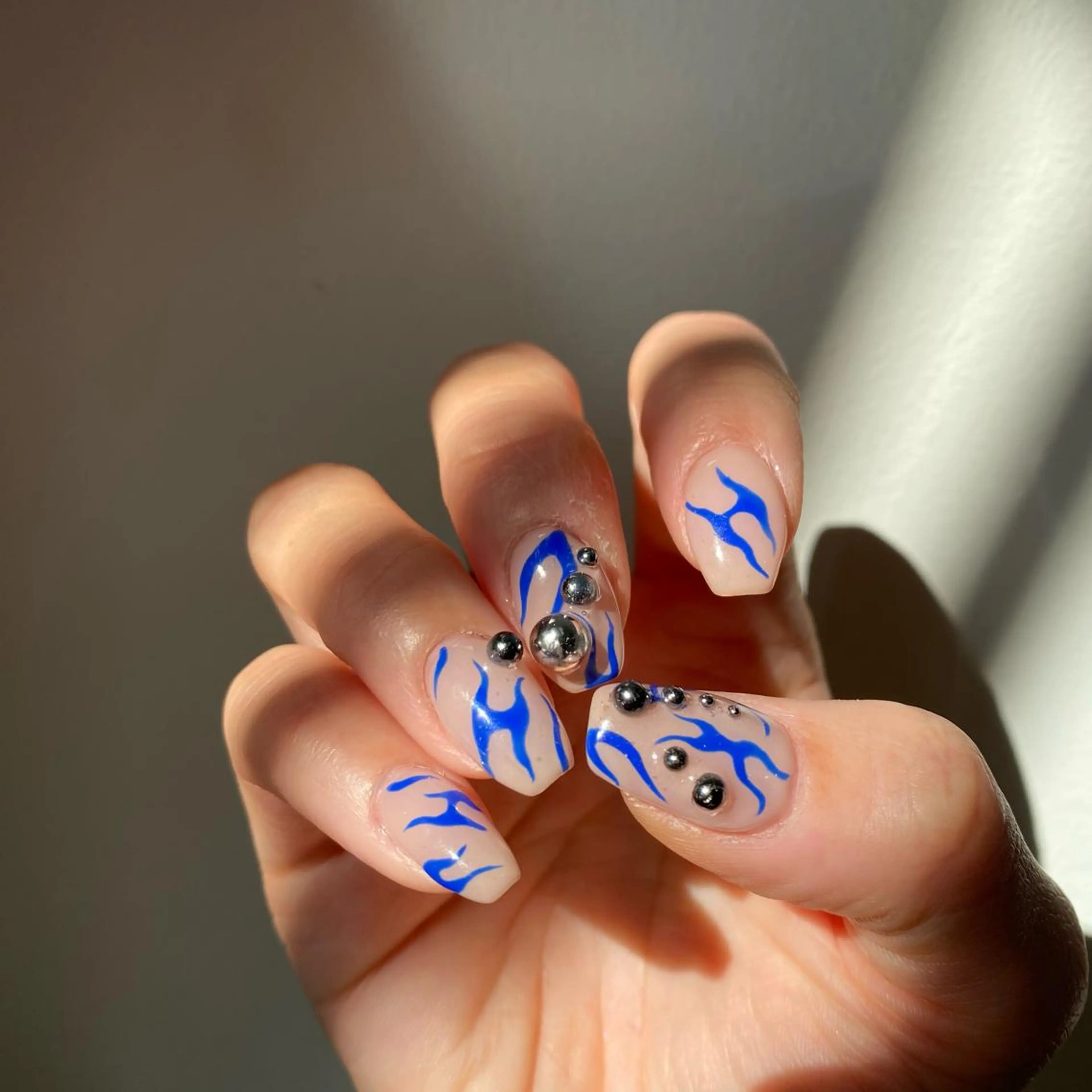 ネイル アートネイル オーロラネイル フレンチネイル 氷ネイル・うるうるネイル マグネットネイル ハンドネイル Nail by Licorneのネイルデザイン