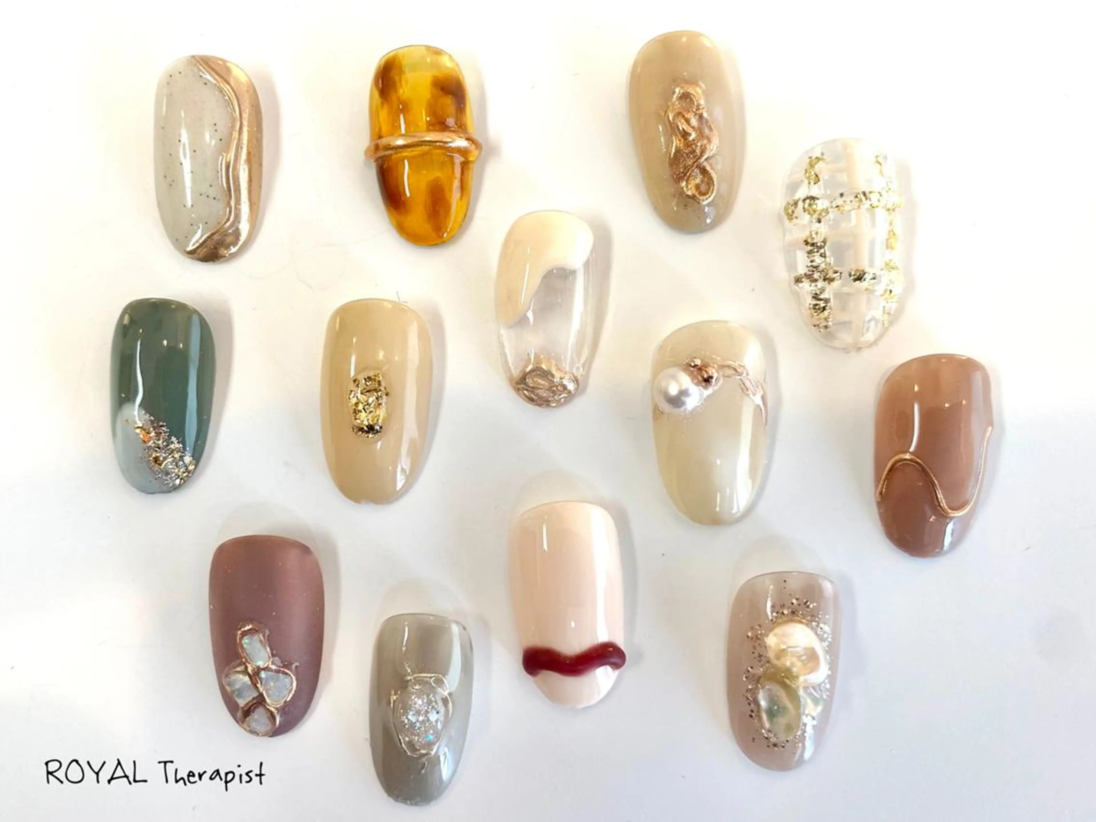 ネイル 【尾下】 ロイヤル•セラピストのネイルデザイン