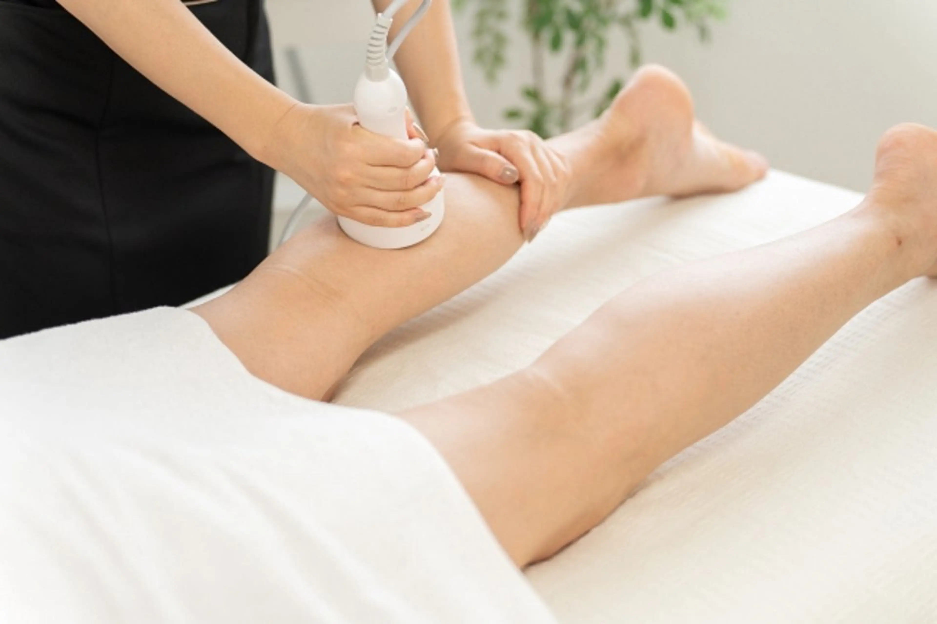 ✨スラっと美脚✨脚のむくみ、セルライト、脂肪が気になる方に◎ラジオ波+キャビテーション（両脚60分）の写真