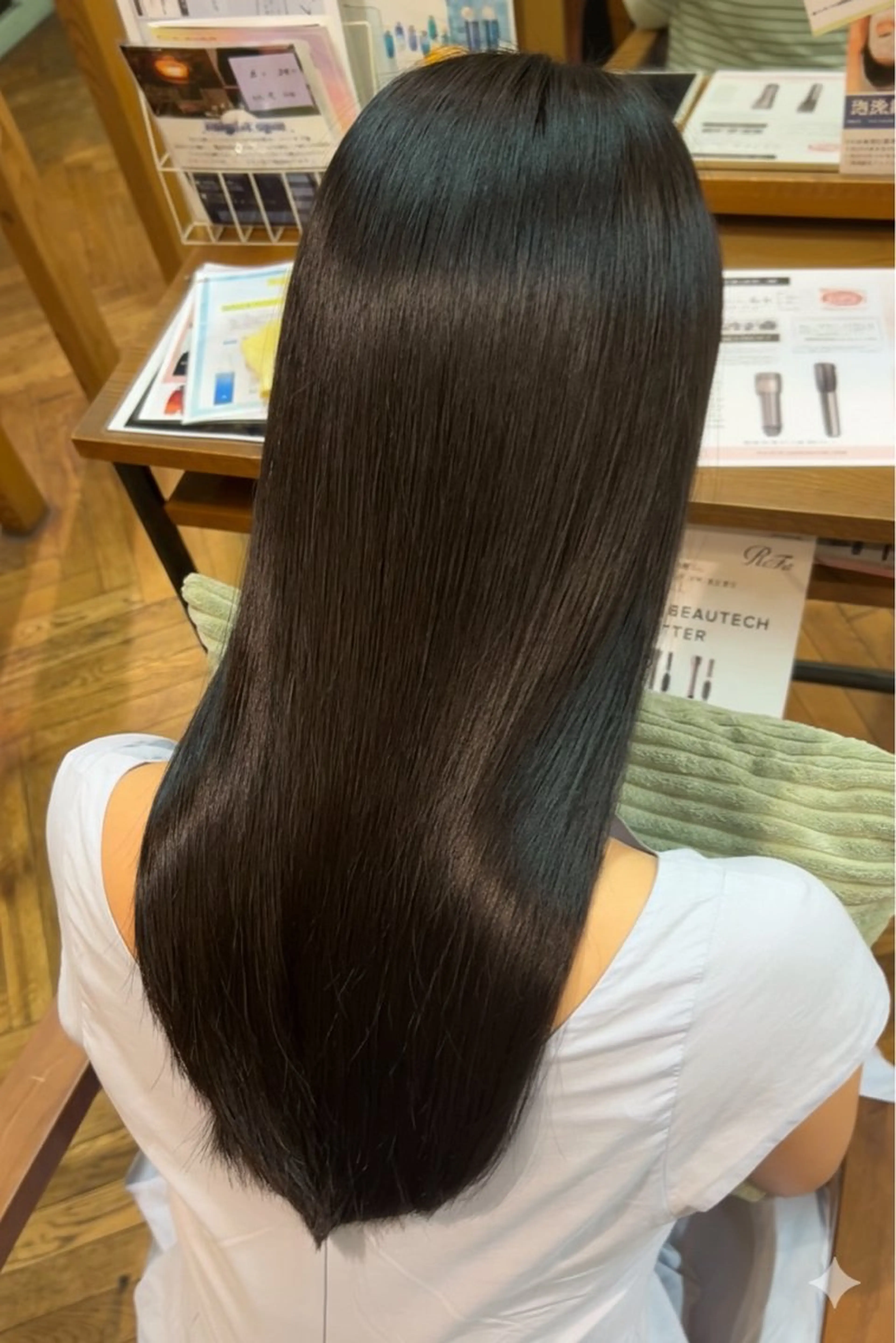 セミロング カット ヘアカラー トリートメント 髪質改善/レイヤー/ 井上　陽のヘアスタイル