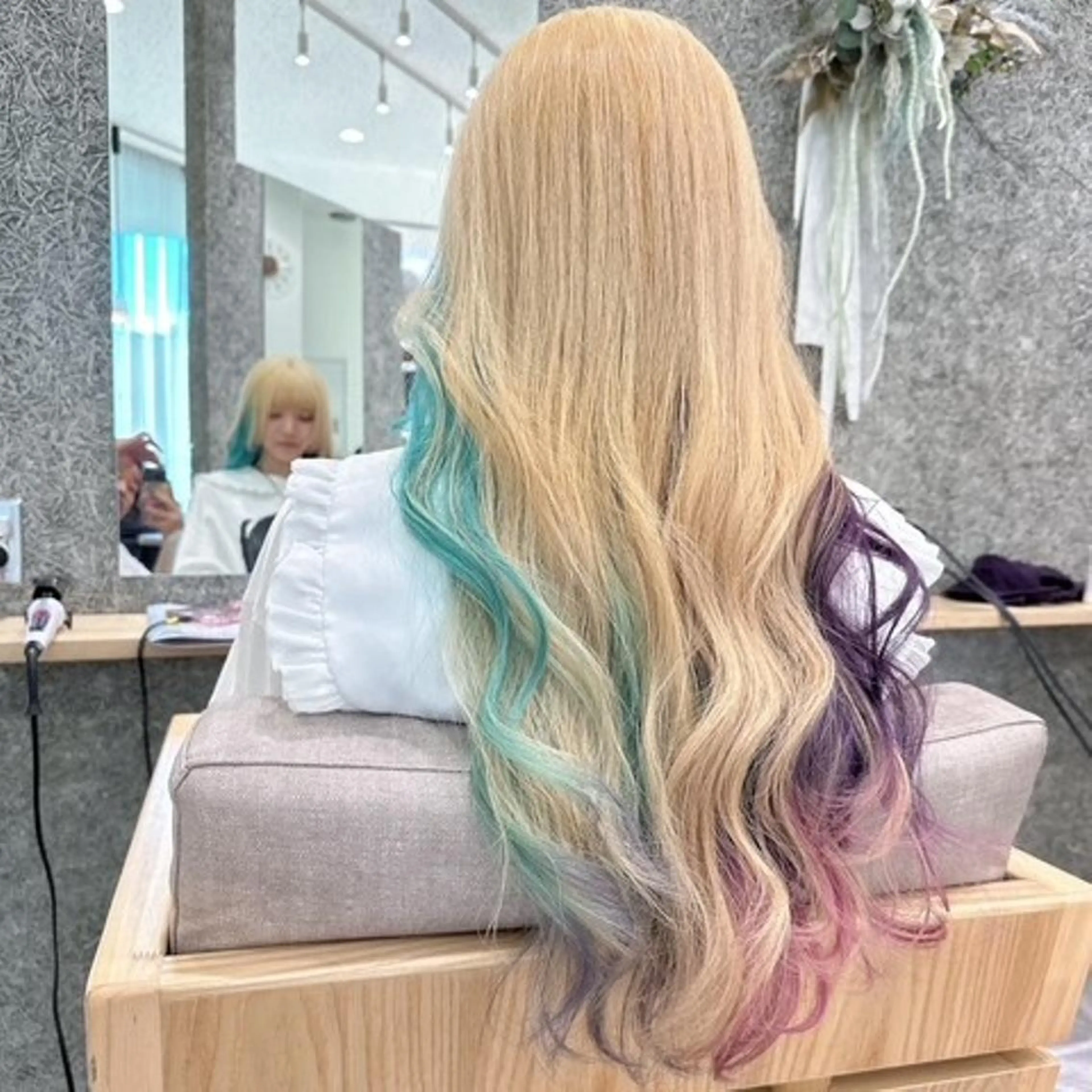 ロング カラー ヘアカラー ヘアセット ミルクティーベージュ 近鉄奈良駅　向田のヘアスタイル