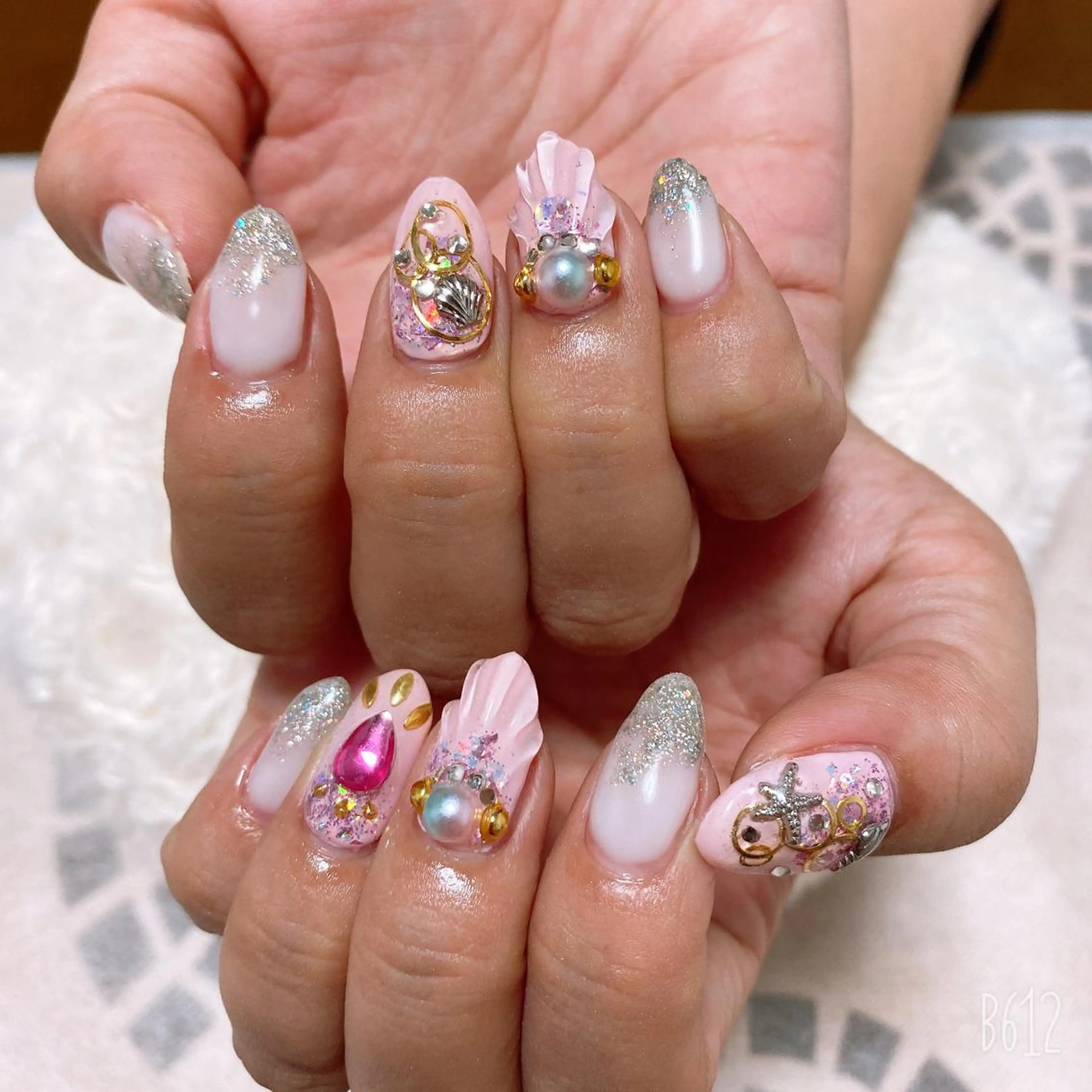 ネイル The Best Beauty受付担当のヘアスタイル