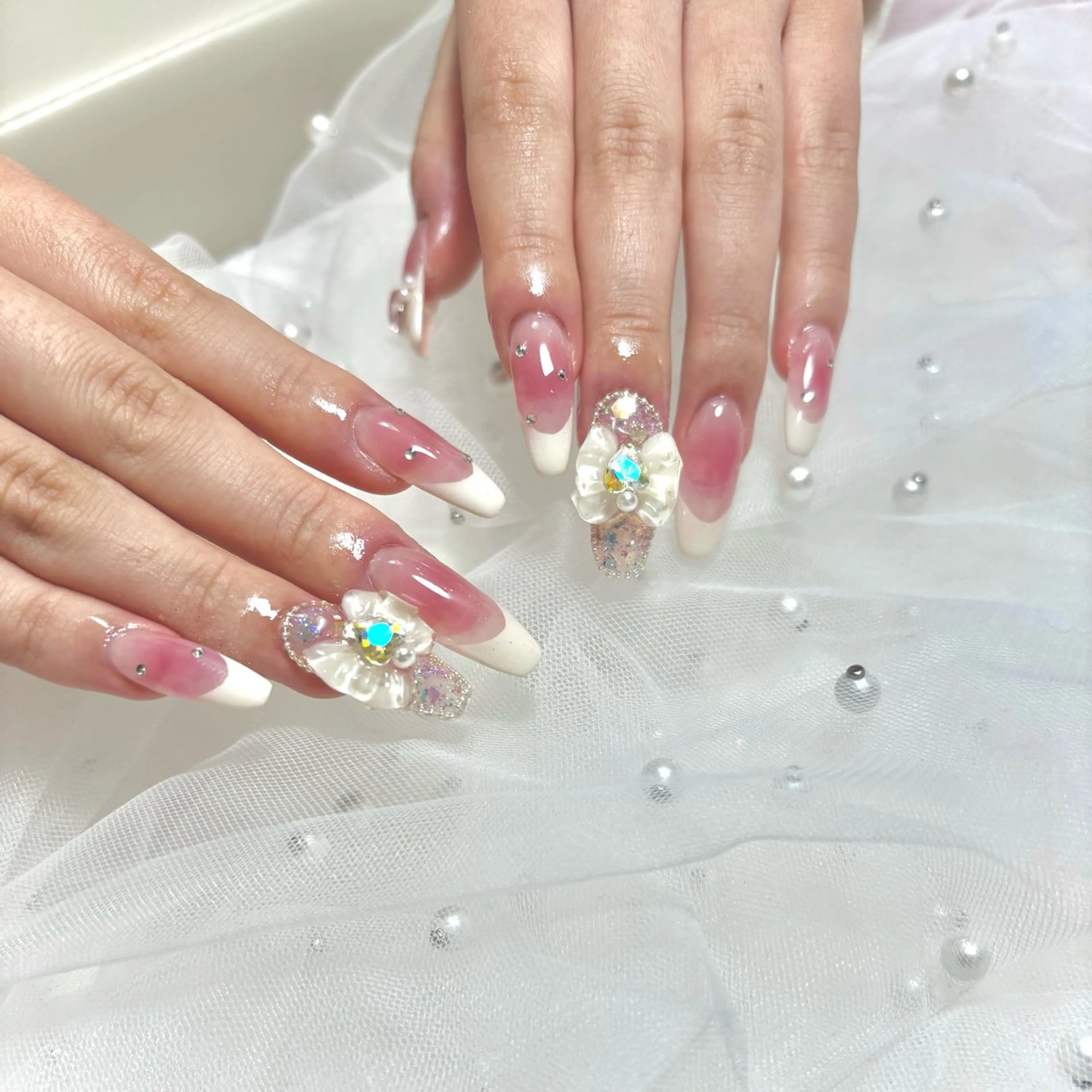 全指チップ長さ出し（持ち込みデザイン）＋パーツ4つ、ものによっては追加料金がかかるものもございます。の写真