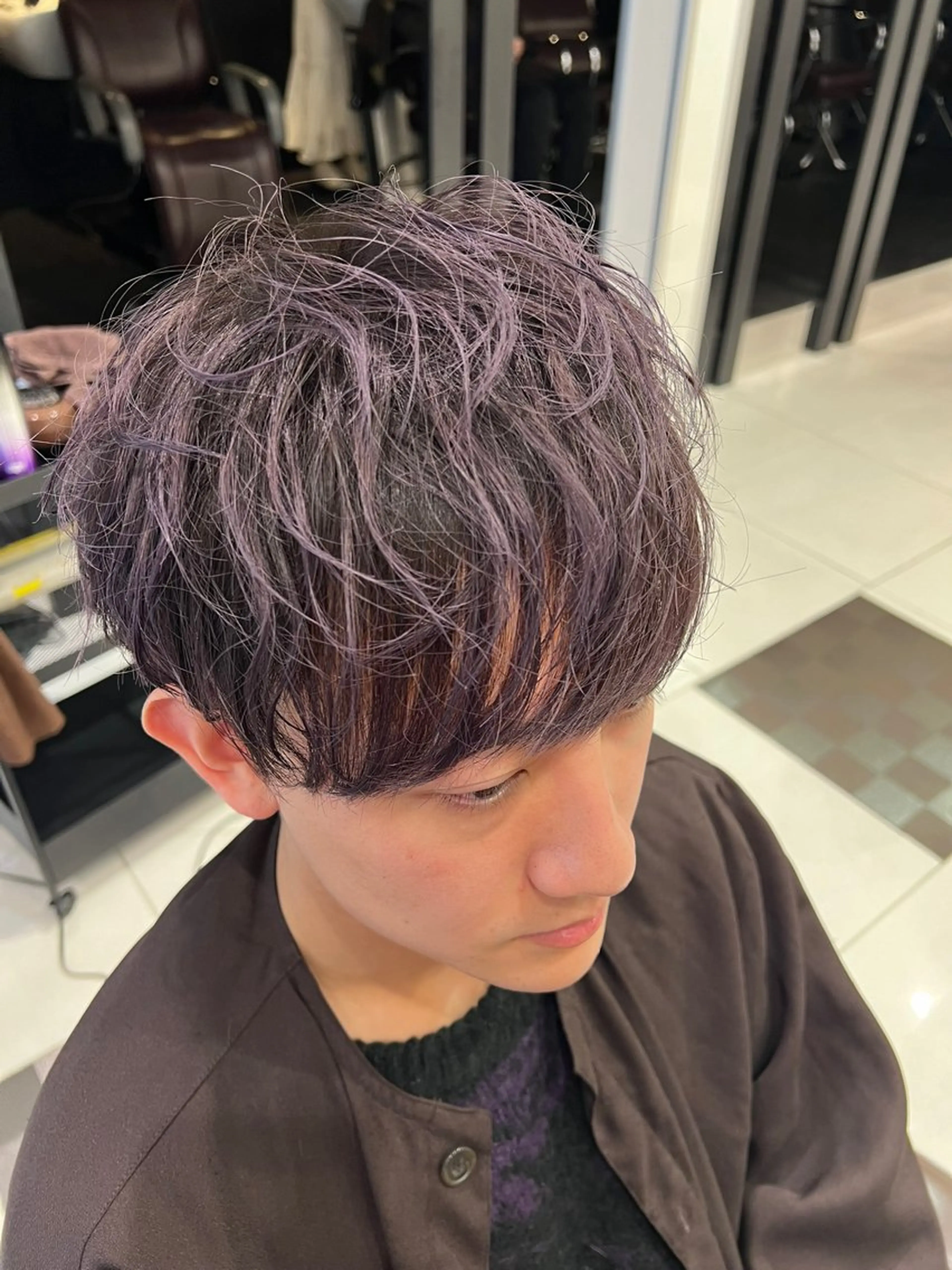 カラー メンズ ラベンダーカラー シルバー 野口 竜矢のヘアスタイル