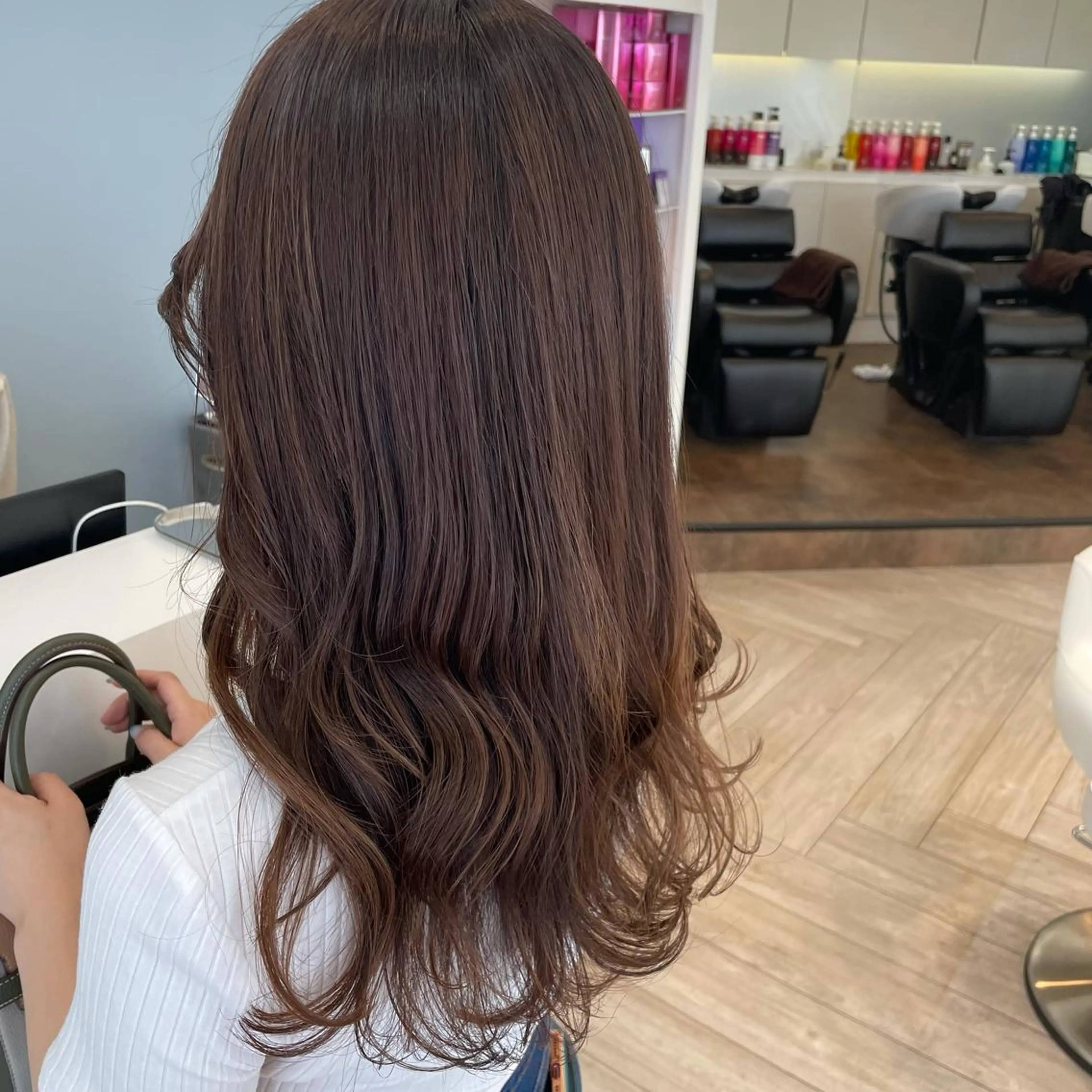 ロング アッシュ カット ヘアカラー トリートメント 亀山 由里菜のヘアスタイル