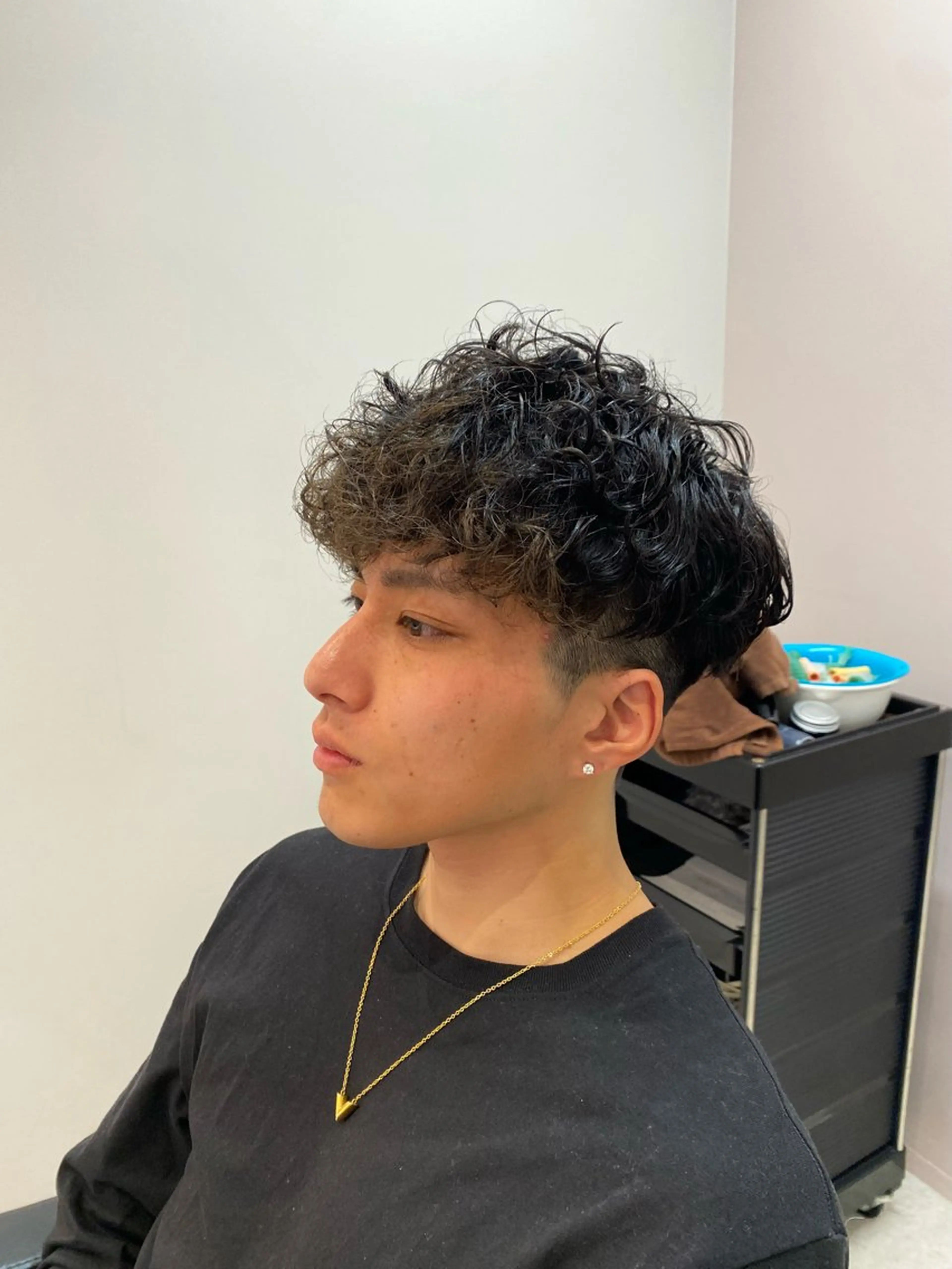 ショート パーマ メンズ スペインカール カット パーマ 韓国🇰🇷艶髪 ケアカラーSHURIのヘアスタイル