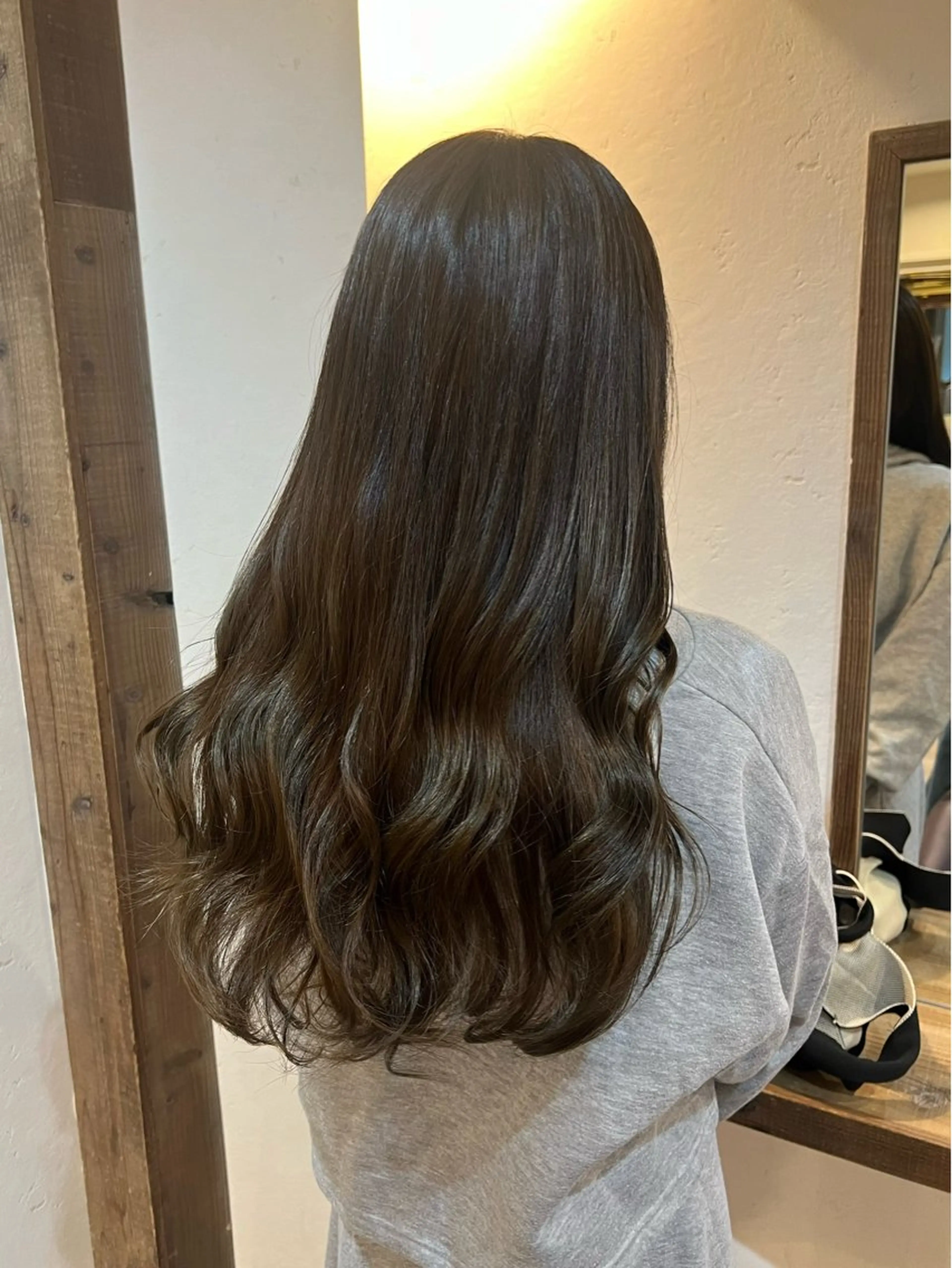 ロング カラー ベージュカラー オリーブベージュ ヘアカラー トリートメント 工藤 梨花のヘアスタイル