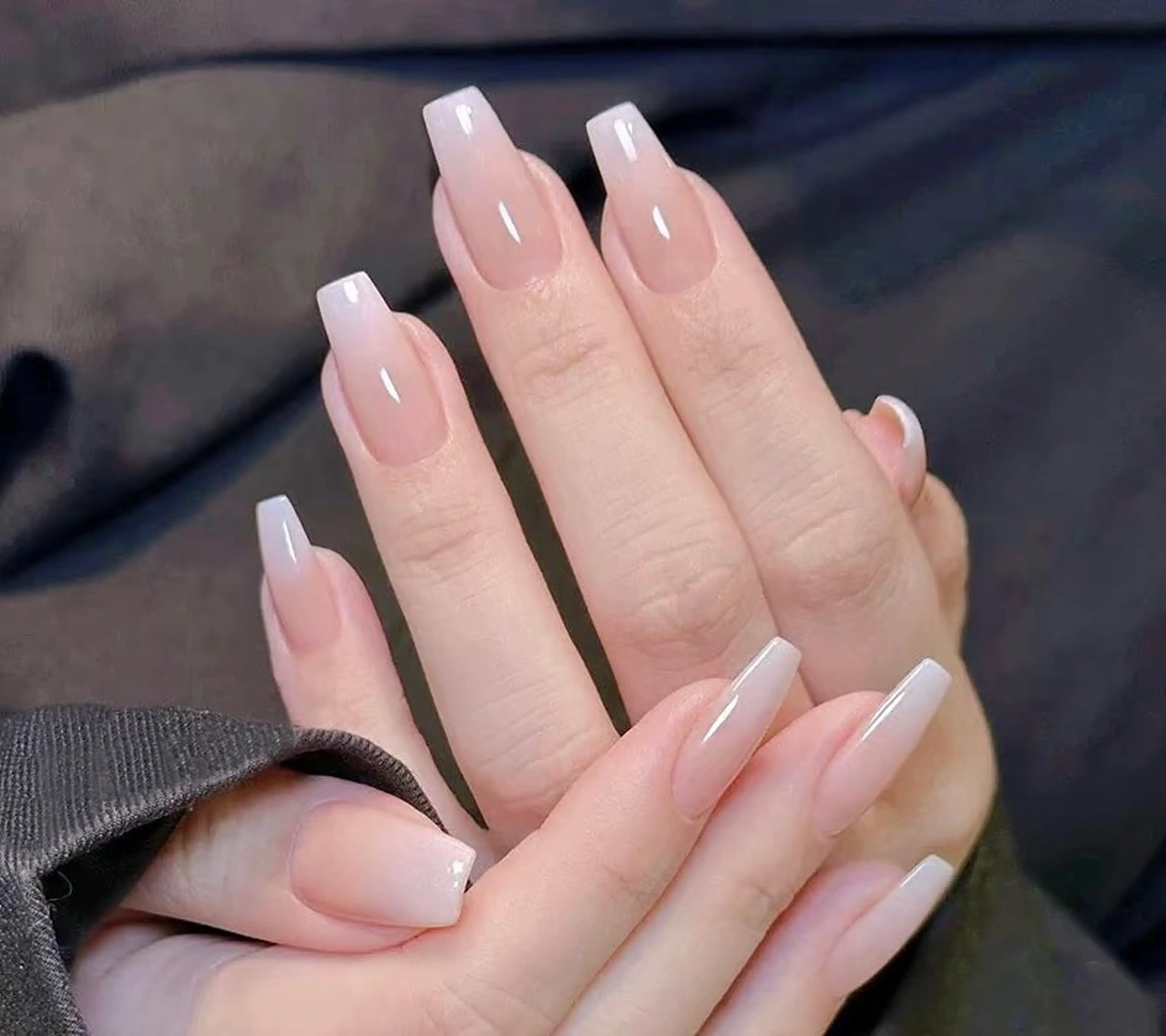 ネイル フレンチネイル ジェルネイル ガーリー グラデーション キラキラネイル Liora nail 1のネイルデザイン