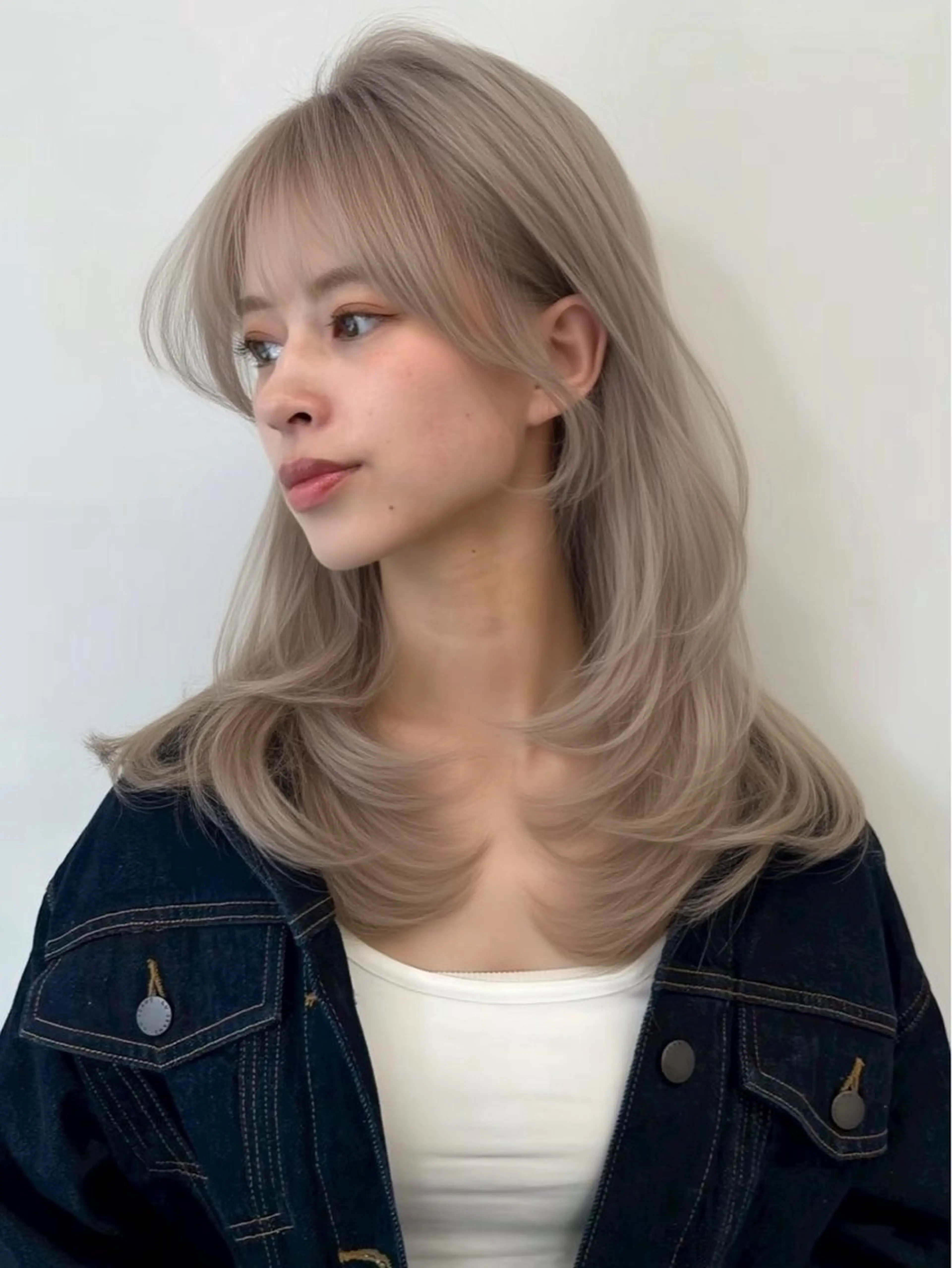 セミロング 艶髪ハイトーン 💎凜💎のヘアスタイル