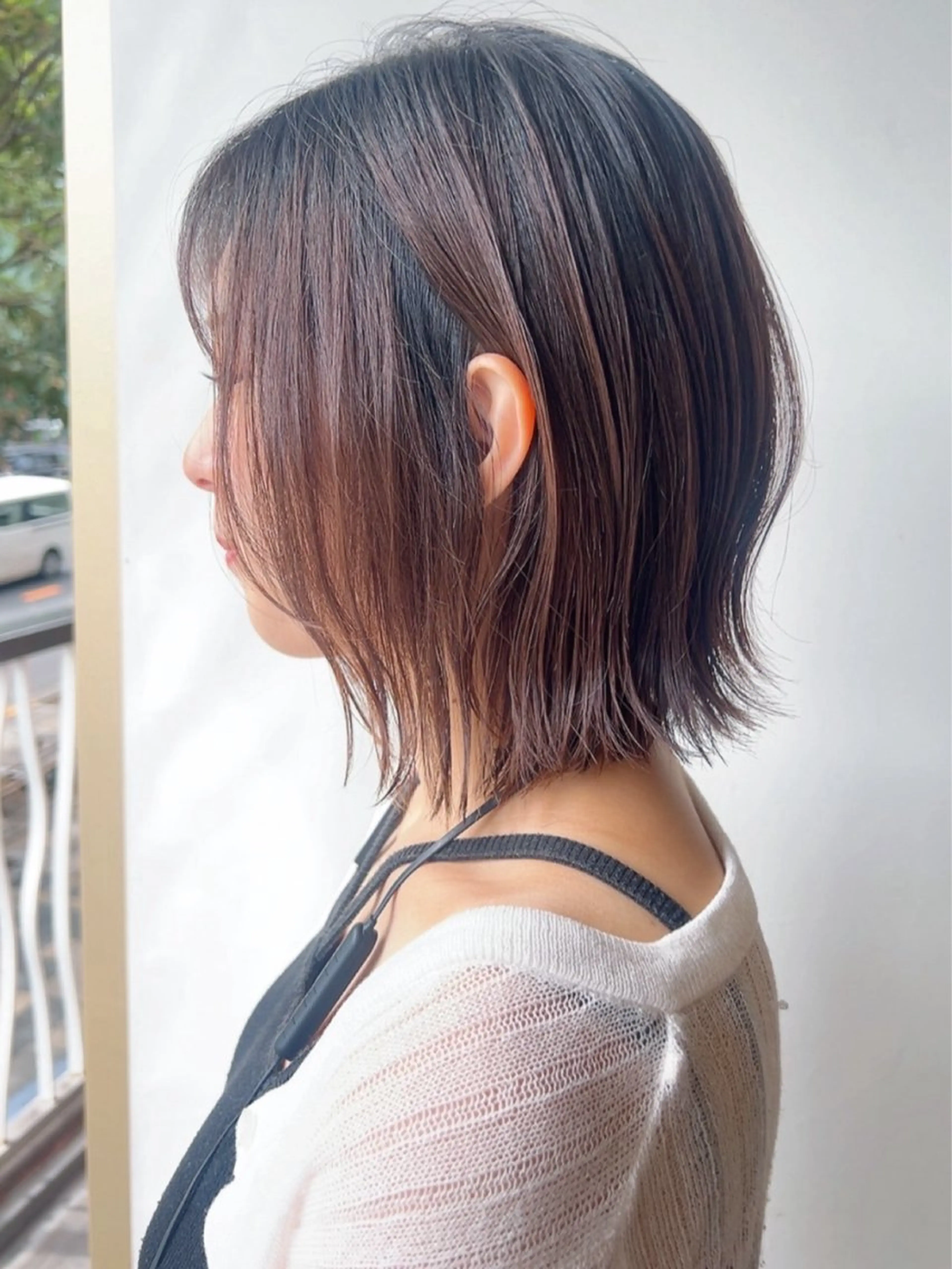 ショート ボブ 伸ばしかけ 外ハネヘア morio from london所属・松岡彩華 ボブ /グレージュのヘアスタイル