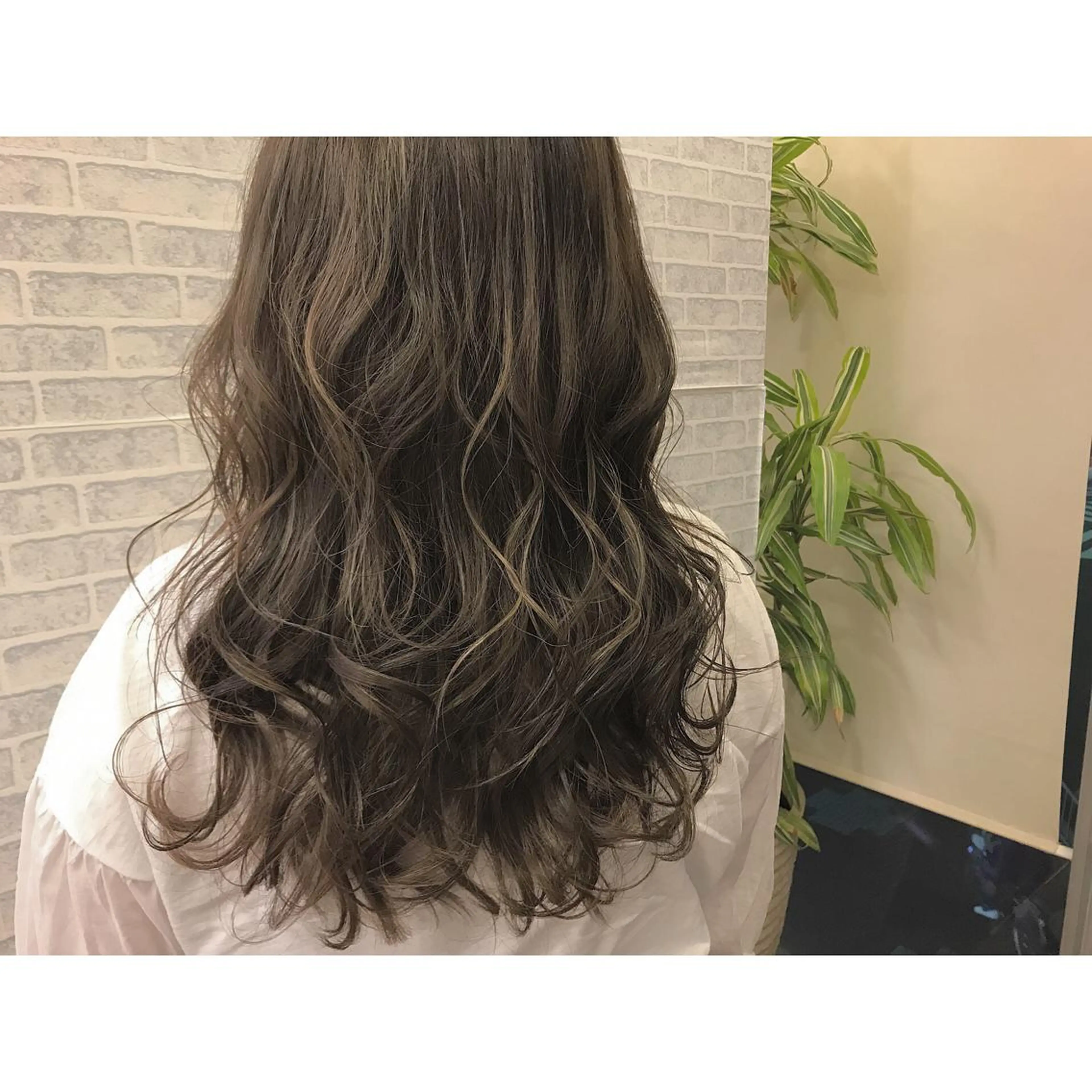 セミロング カラー アディクシーカラー ハイライトカラー ハイライト 荒木 拓也のヘアスタイル