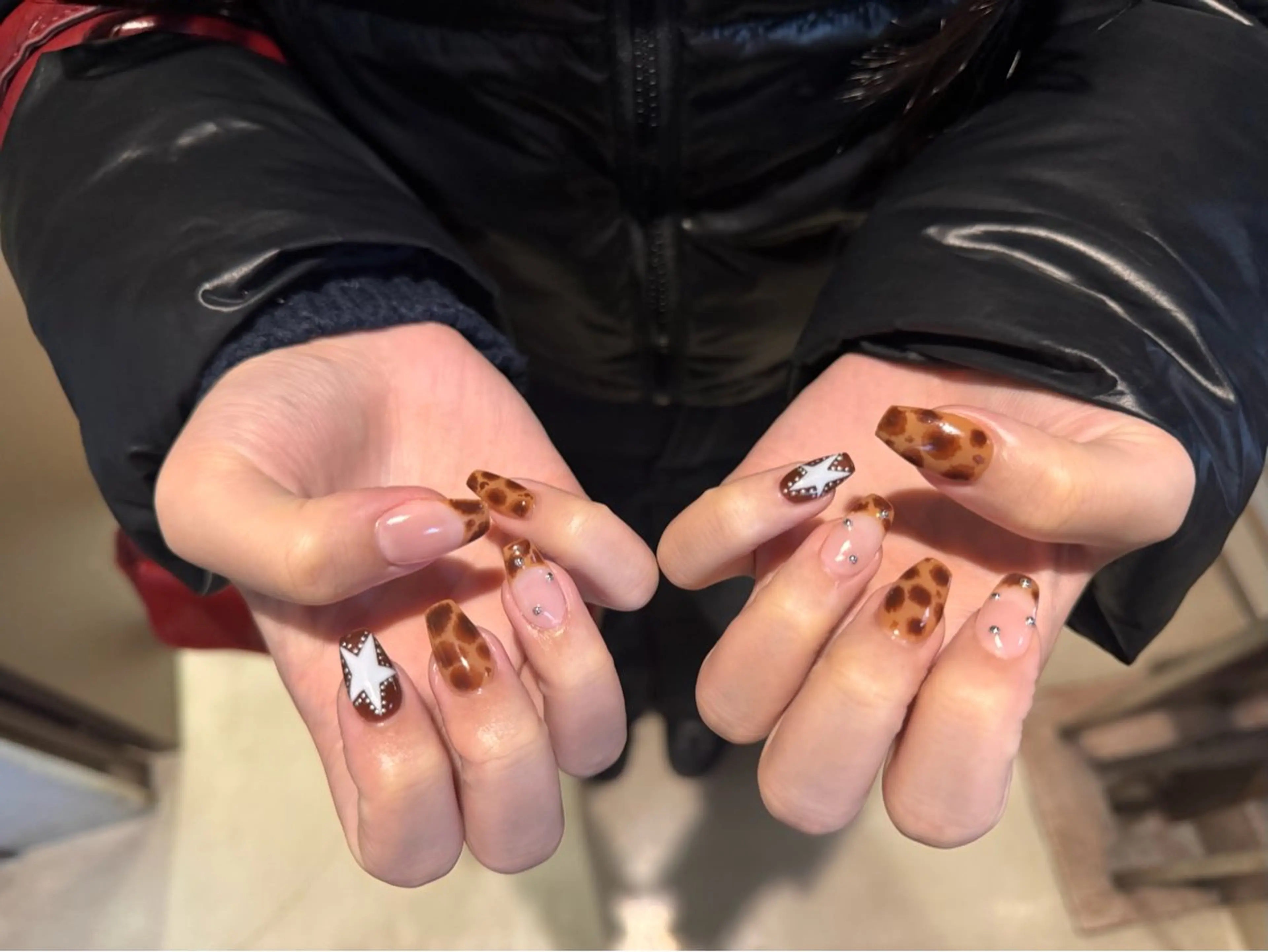 ネイル アニマル柄 アートネイル ジェルネイル キラキラネイル ストーンネイル ハンドネイル チャ ミーのネイルデザイン