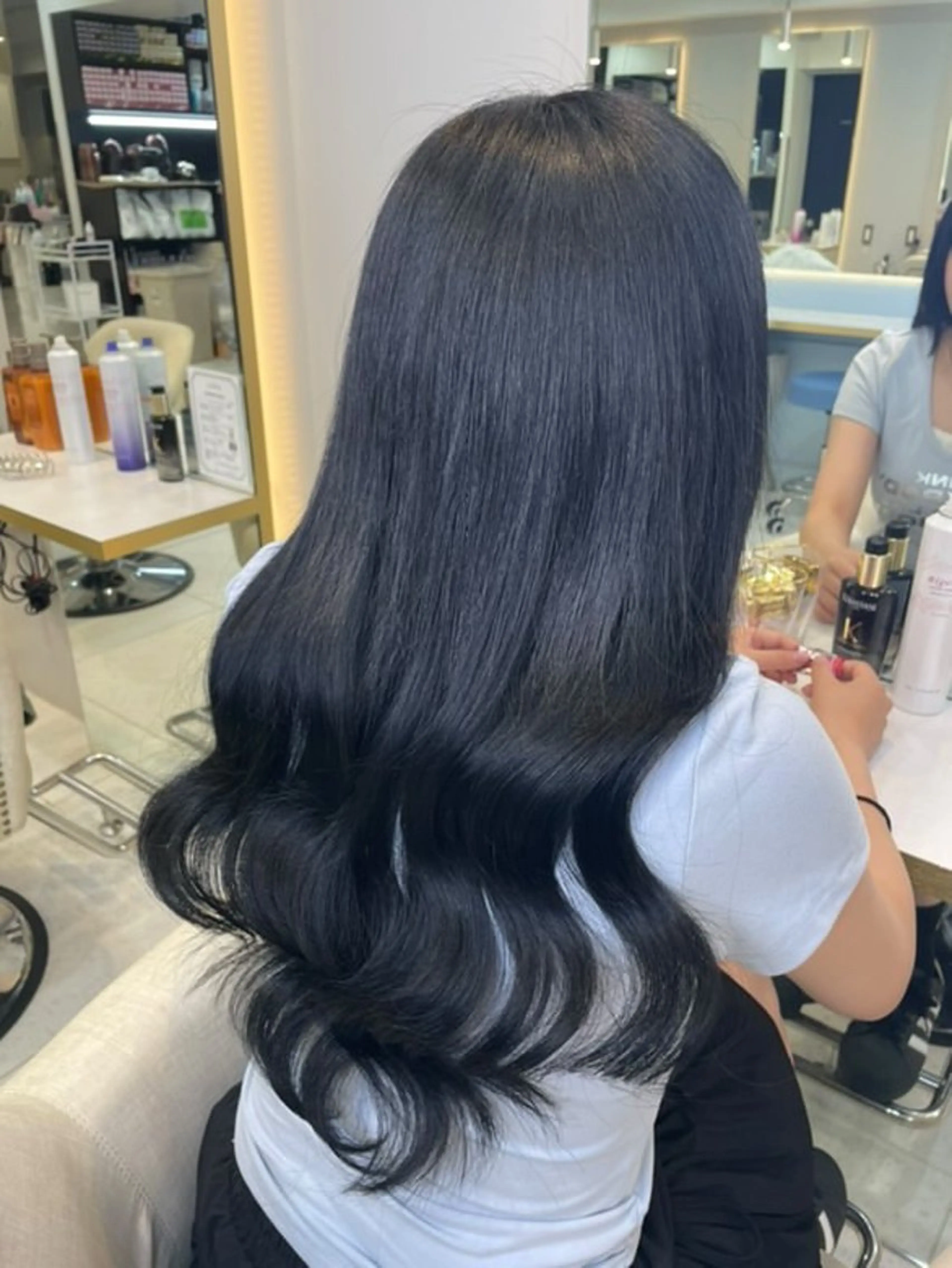セミロング シールエクステ くびれヘア エクステ 韓国風ヘア トリートメント ハイトーン/髪質改善 🦋KASUGA🖤のヘアスタイル