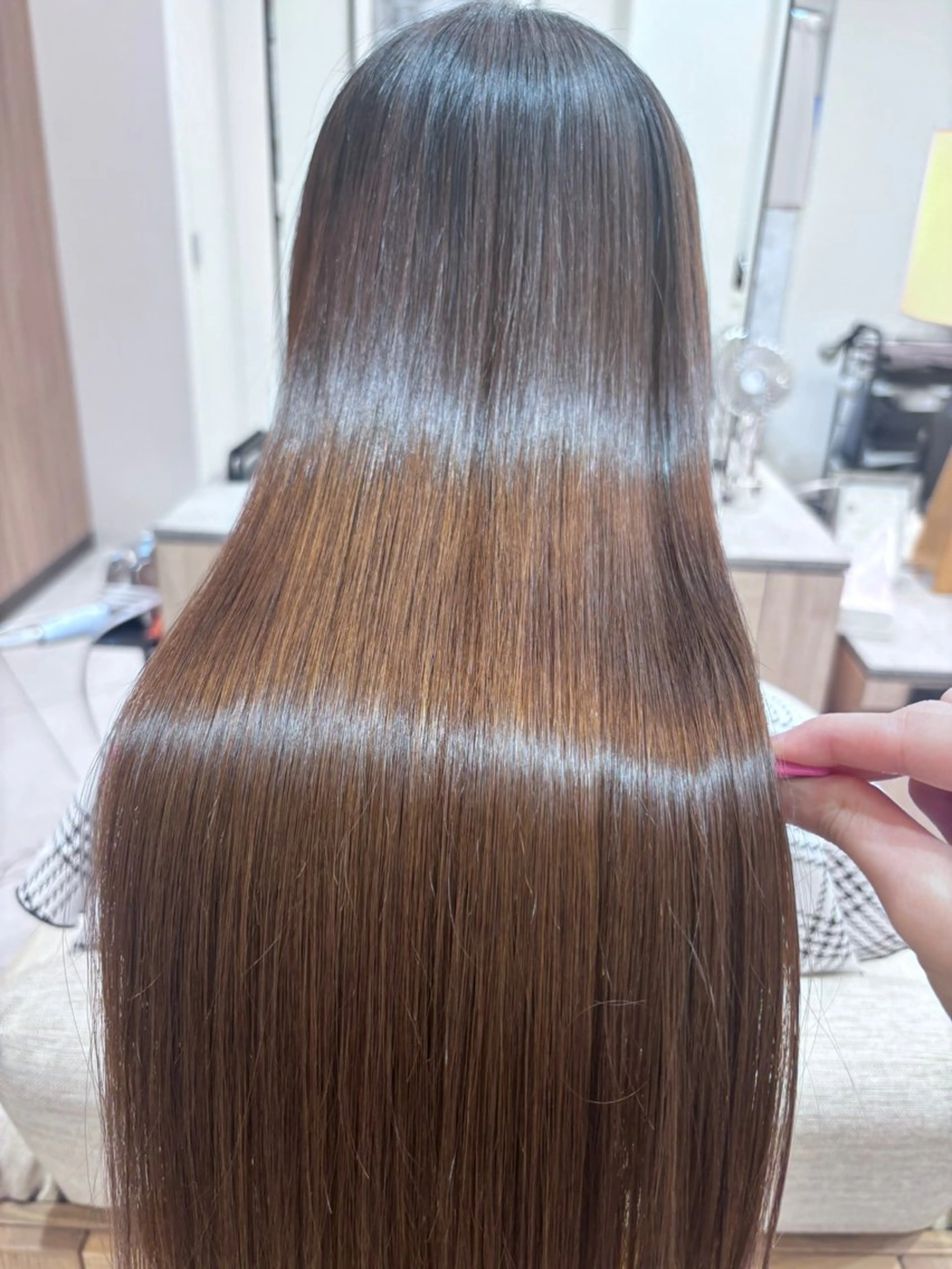 ロング カット 縮毛矯正 トリートメント ガレリア  名駅オーキッドGビル店所属・名駅／艶髪ストレート ／ヘッドスパ／伴怜奈のヘアスタイル