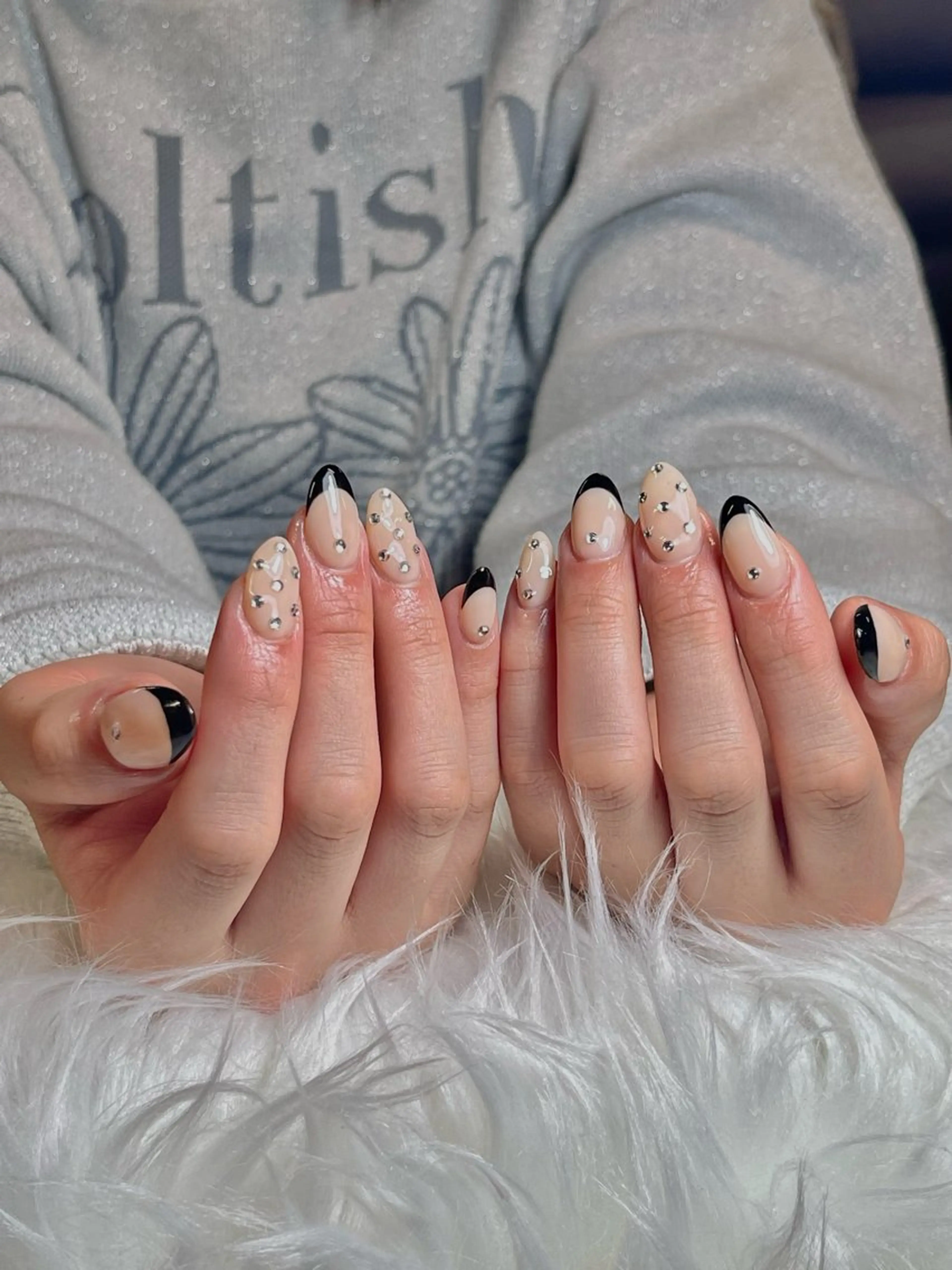 ネイル フレンチネイル ジェルネイル マグネットネイル 持ち込み ニュアンスネイル ハンドネイル Ribbonnail staffのネイルデザイン