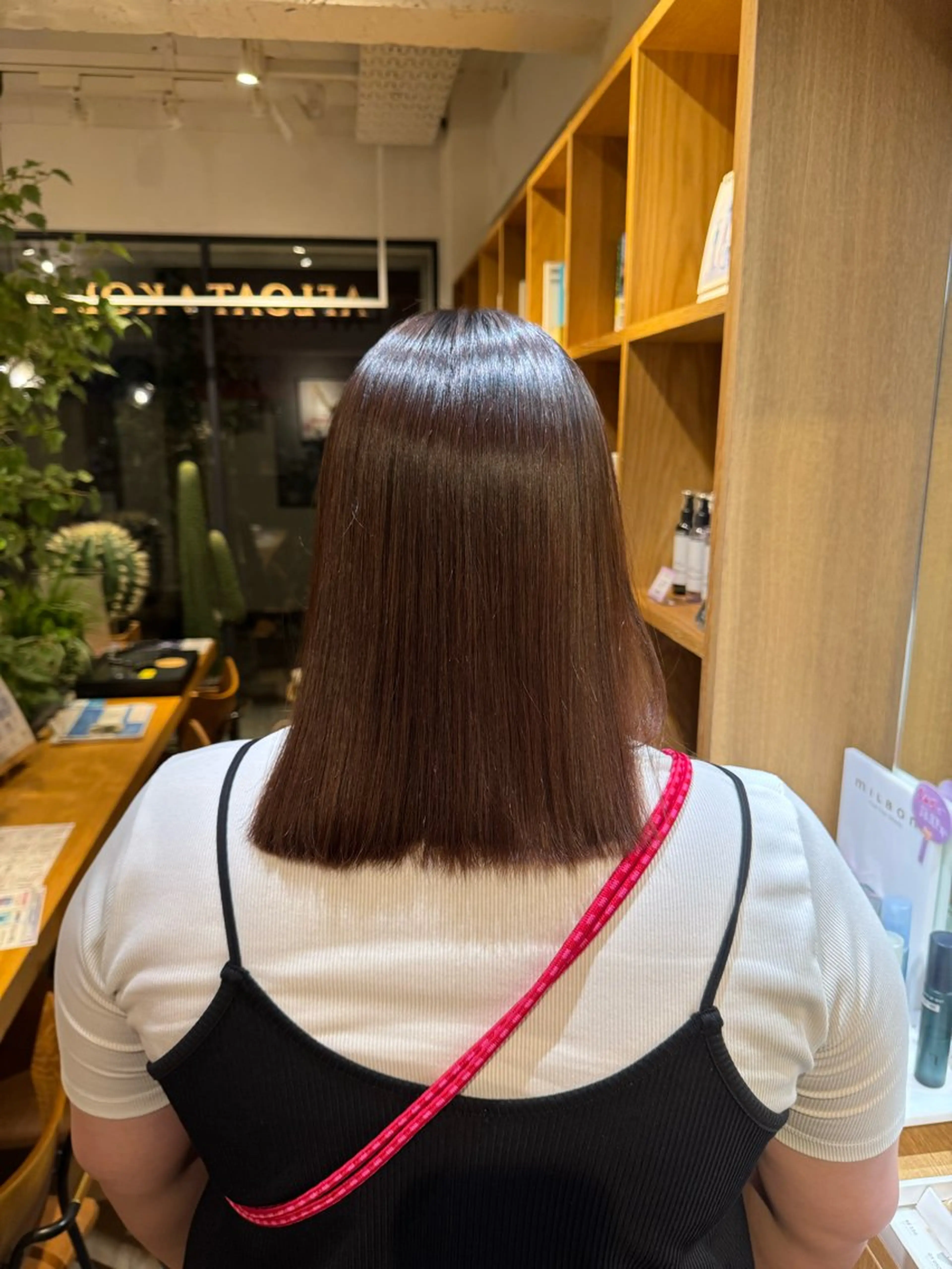 セミロング カット 縮毛矯正 トリートメント afloatkobe所属・美髪/髪質改善 川口凌弥のヘアスタイル