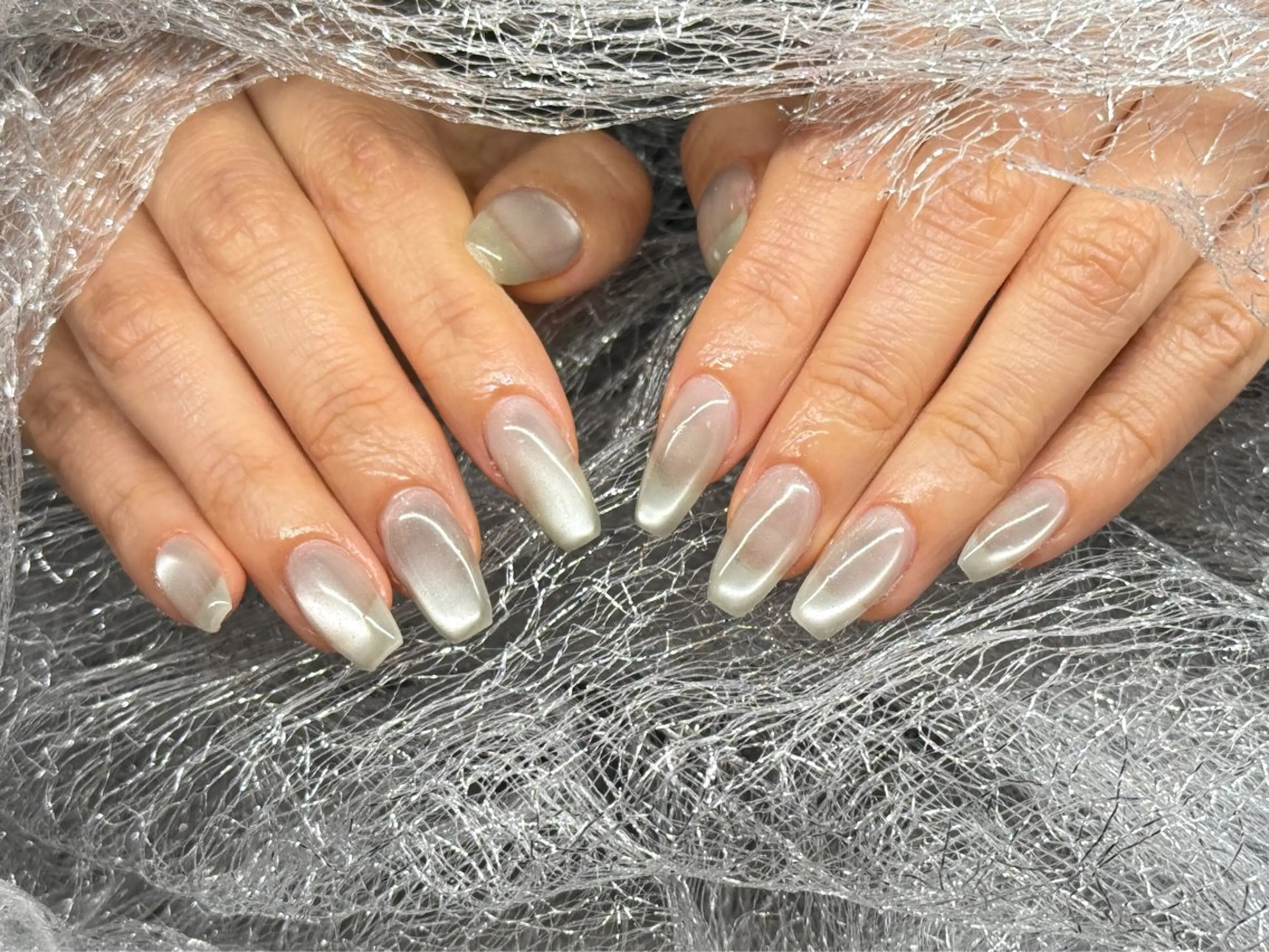 ネイル アートネイル オーロラネイル クリアネイル 長さ出し フレンチネイル ホアン シュリンのネイルデザイン