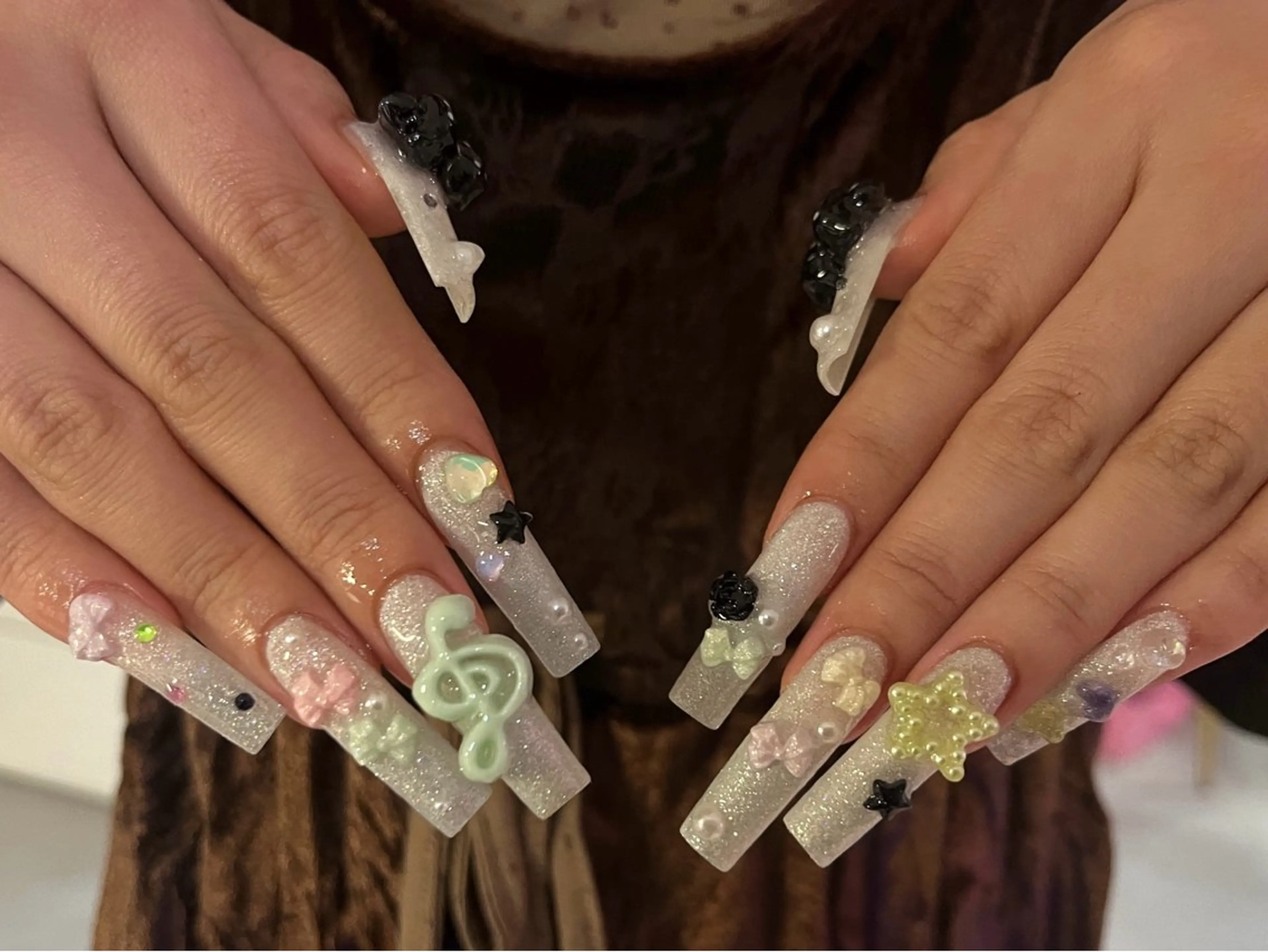 ネイル ハンドネイル アユリ リリのネイルデザイン