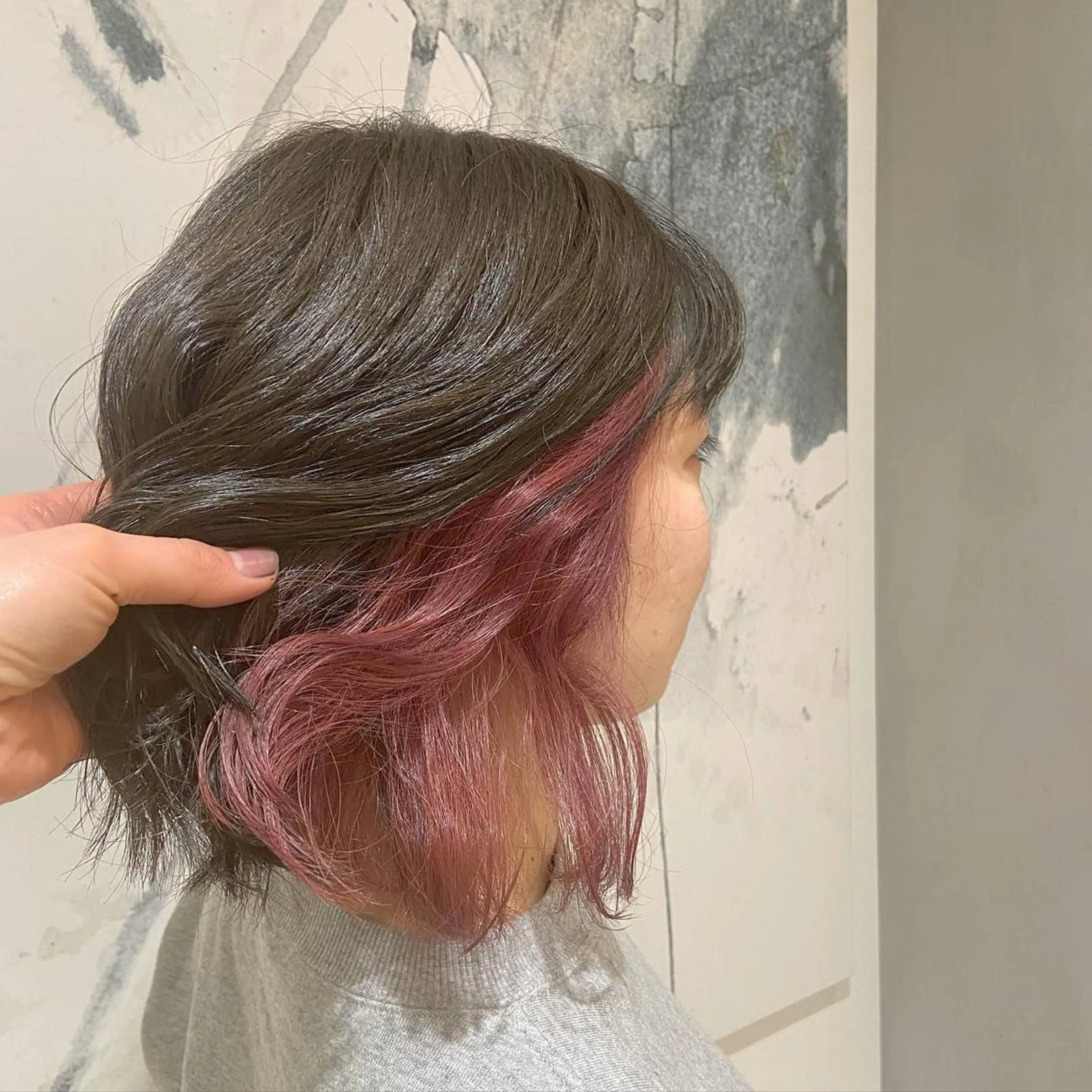 ショート カラー ブリーチ ケアブリーチ 透明感カラー ダブルカラー グレージュ ヘアカラー トリートメント ヘッドスパ ヘアセット カジュアルを女っぽく 𝗮𝘆𝗮𝗰𝗼のヘアスタイル
