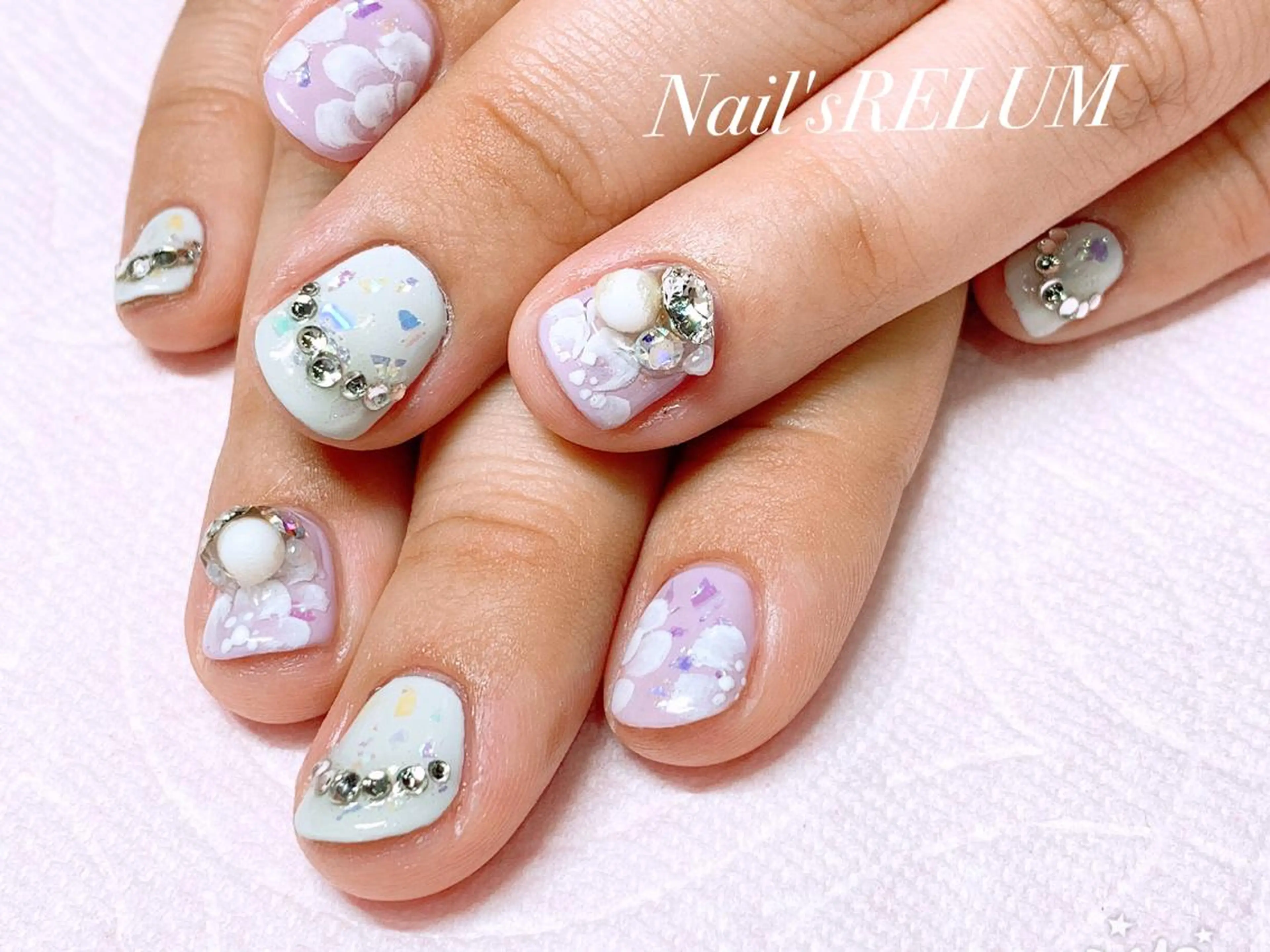 ネイル フラワーネイル ゴージャス グラデーション ストーンネイル THECOLORS所属・近貞 莉奈のネイルデザイン