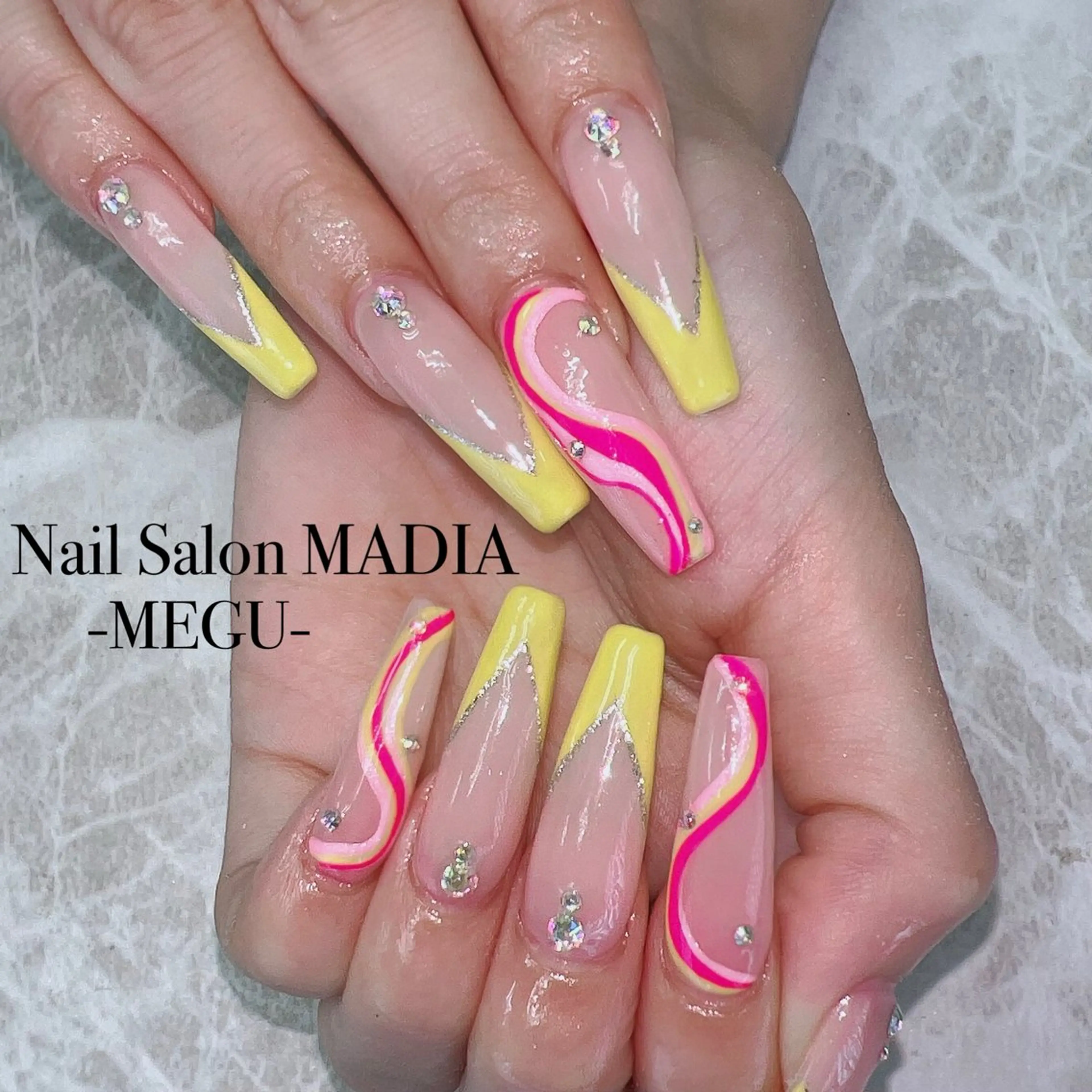 ネイル MADIA藤沢所属・MADIA MEGUのネイルデザイン