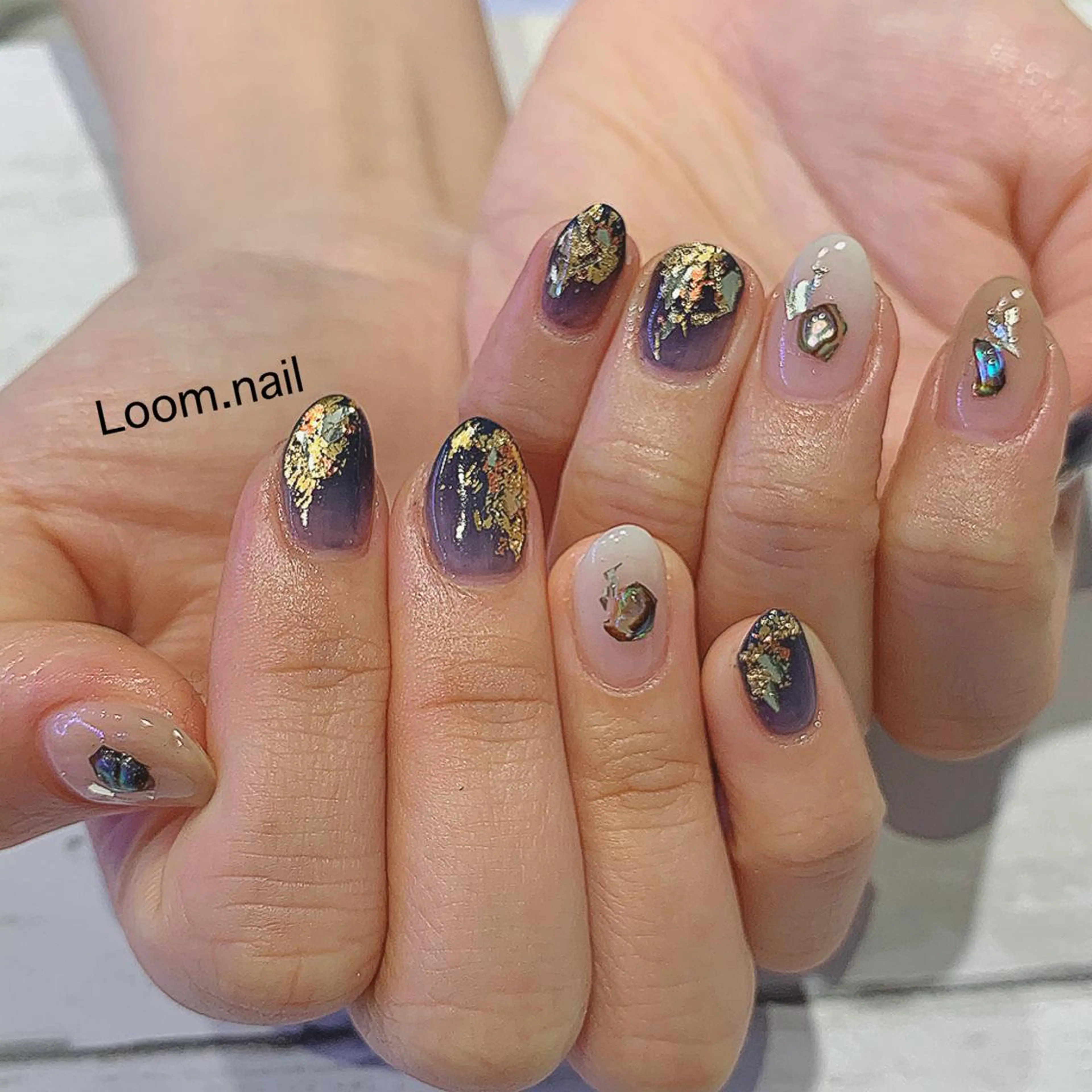 ネイル キラキラネイル ネイビー ストーンネイル Loom所属・hrd manamiのネイルデザイン