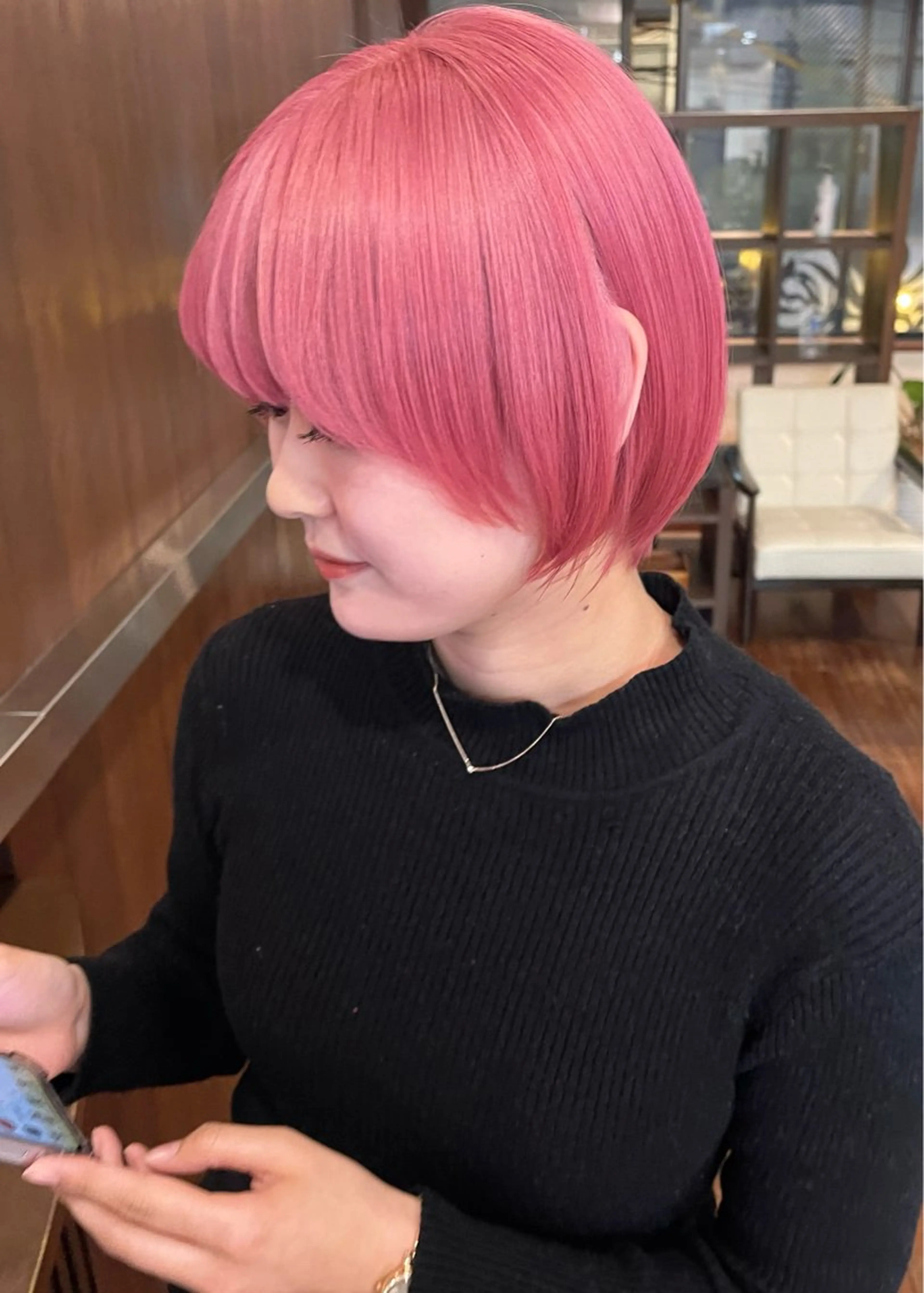 ショート カラー ピンクカラー カット ヘアカラー トリートメント 髪質改善ｶﾗｰ ｹｱﾌﾞﾘｰﾁ/ﾀﾑのヘアスタイル