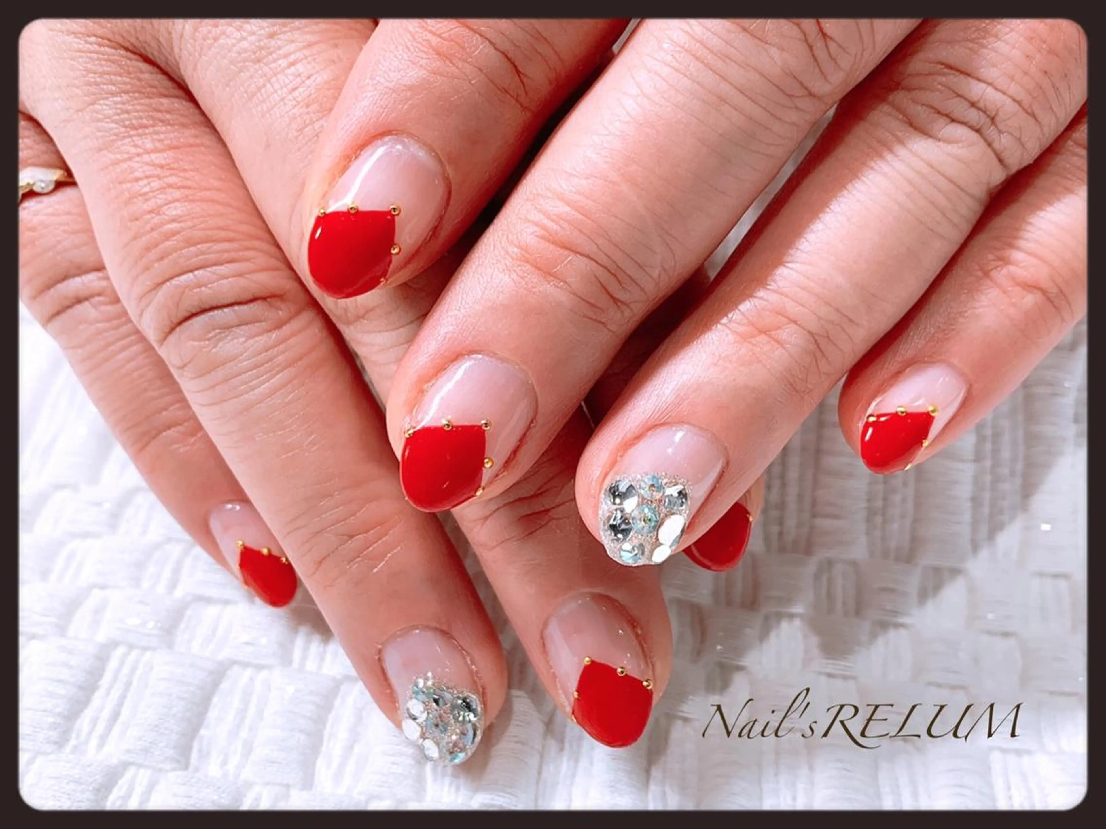 ネイル フレンチネイル THECOLORS所属・近貞 莉奈のネイルデザイン