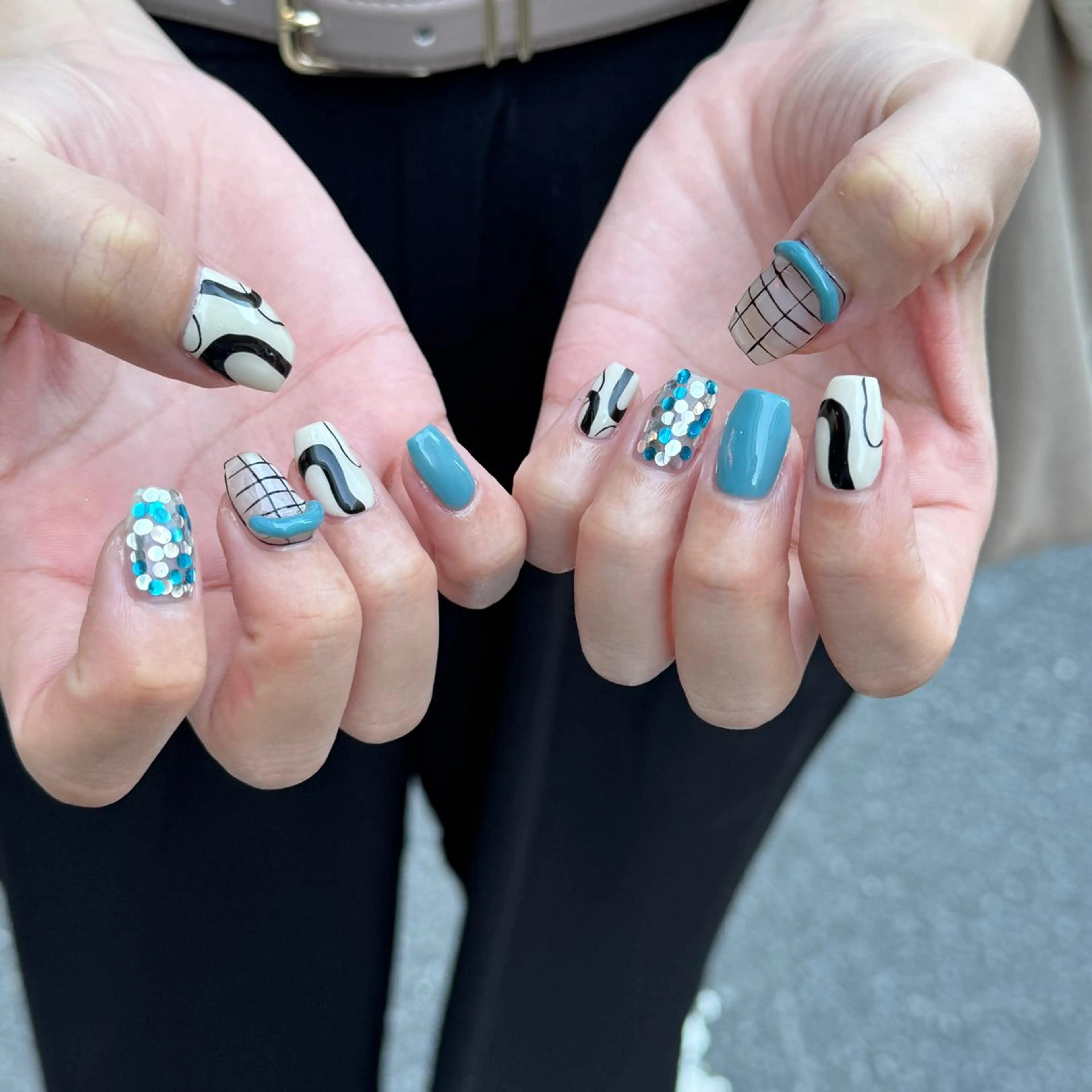 ネイル ハンドネイル 𝐫𝐚𝐢 𝐧𝐚𝐢𝐥の眉毛・アイブロウイメージ