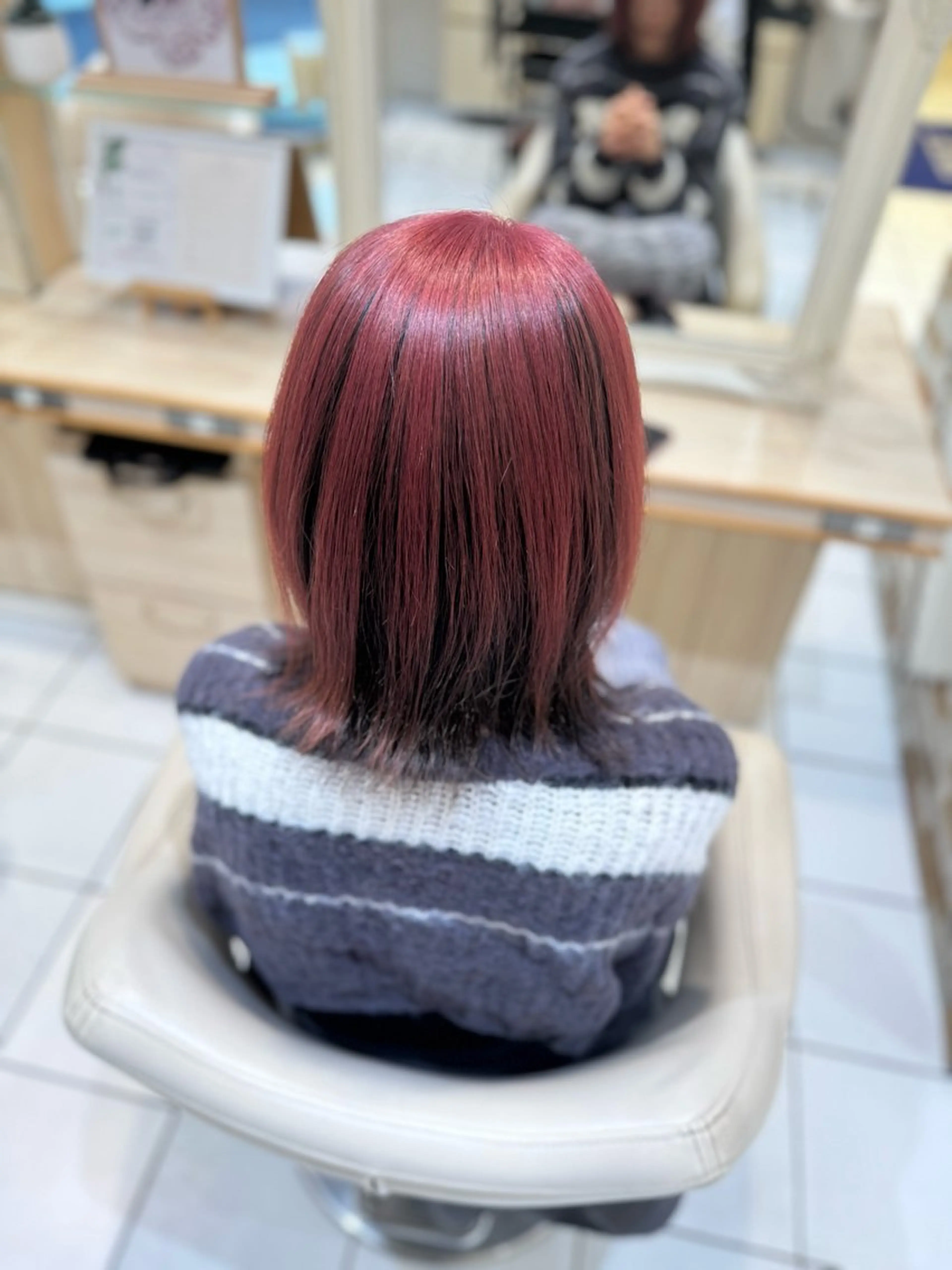 セミロング Notoハイトーン カラー/縮毛矯正のヘアスタイル