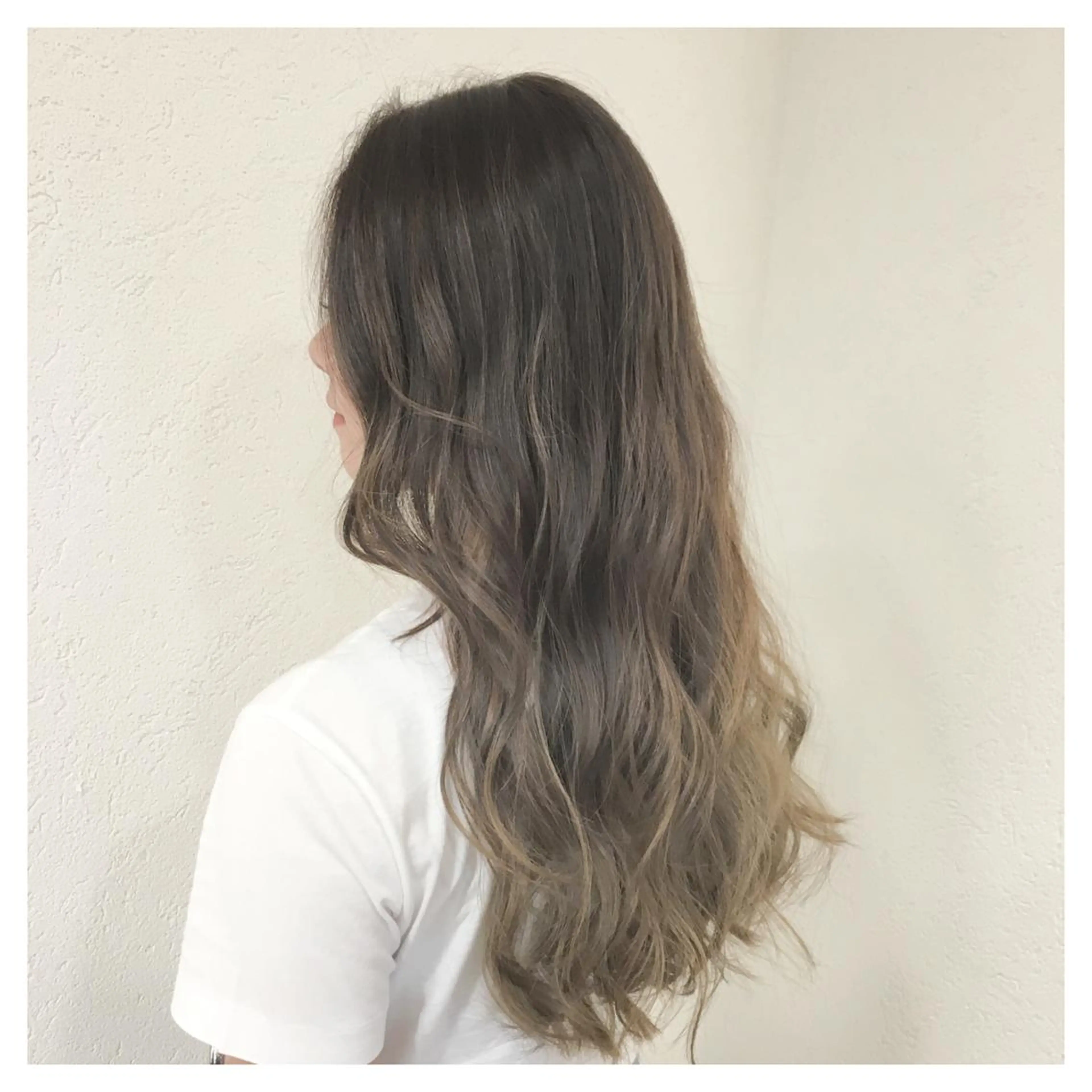 ロング カラー biscohair 髪にドラマを。のヘアスタイル