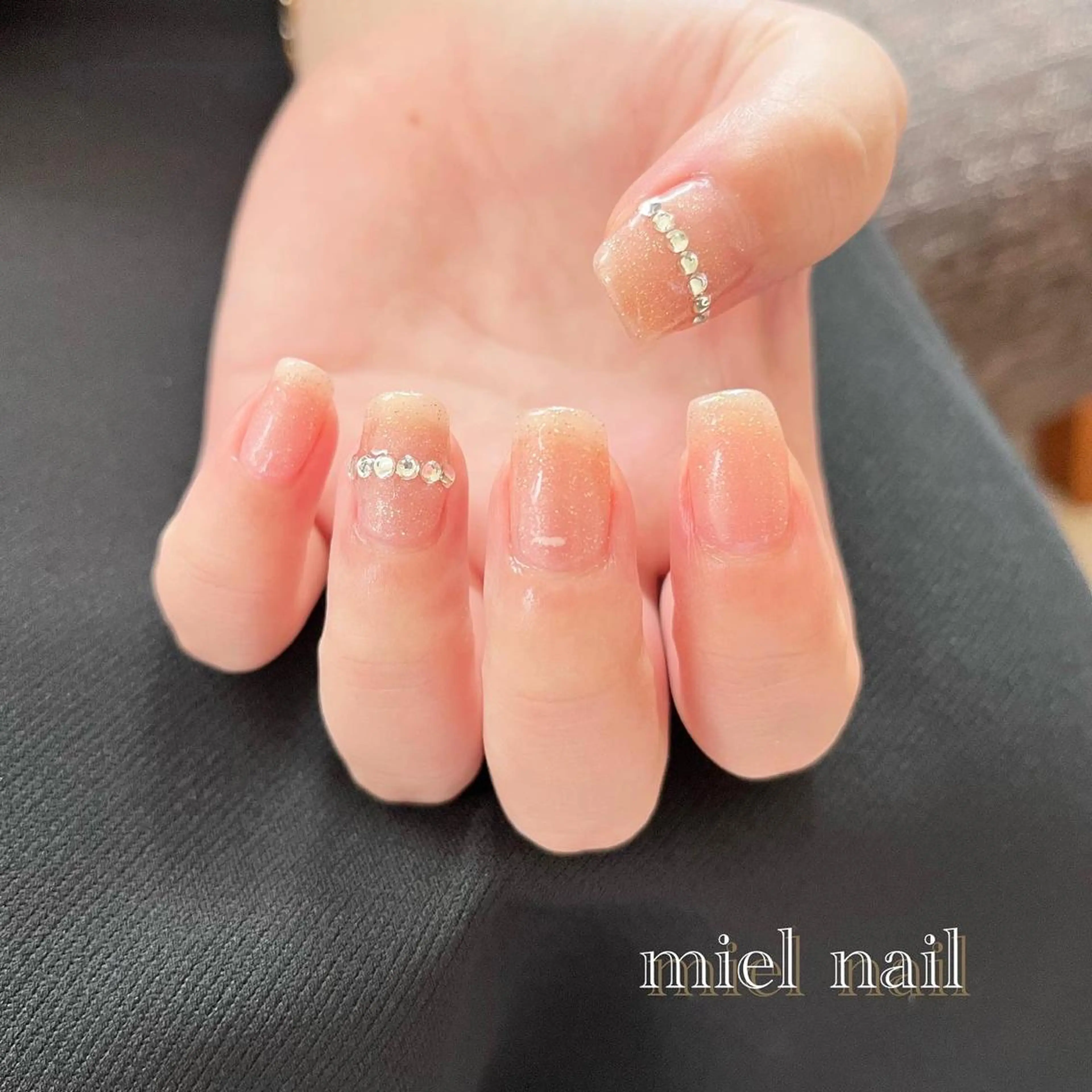 ネイル ハート ホログラムネイル シンプルネイル ストーンネイル miel nailのネイルデザイン