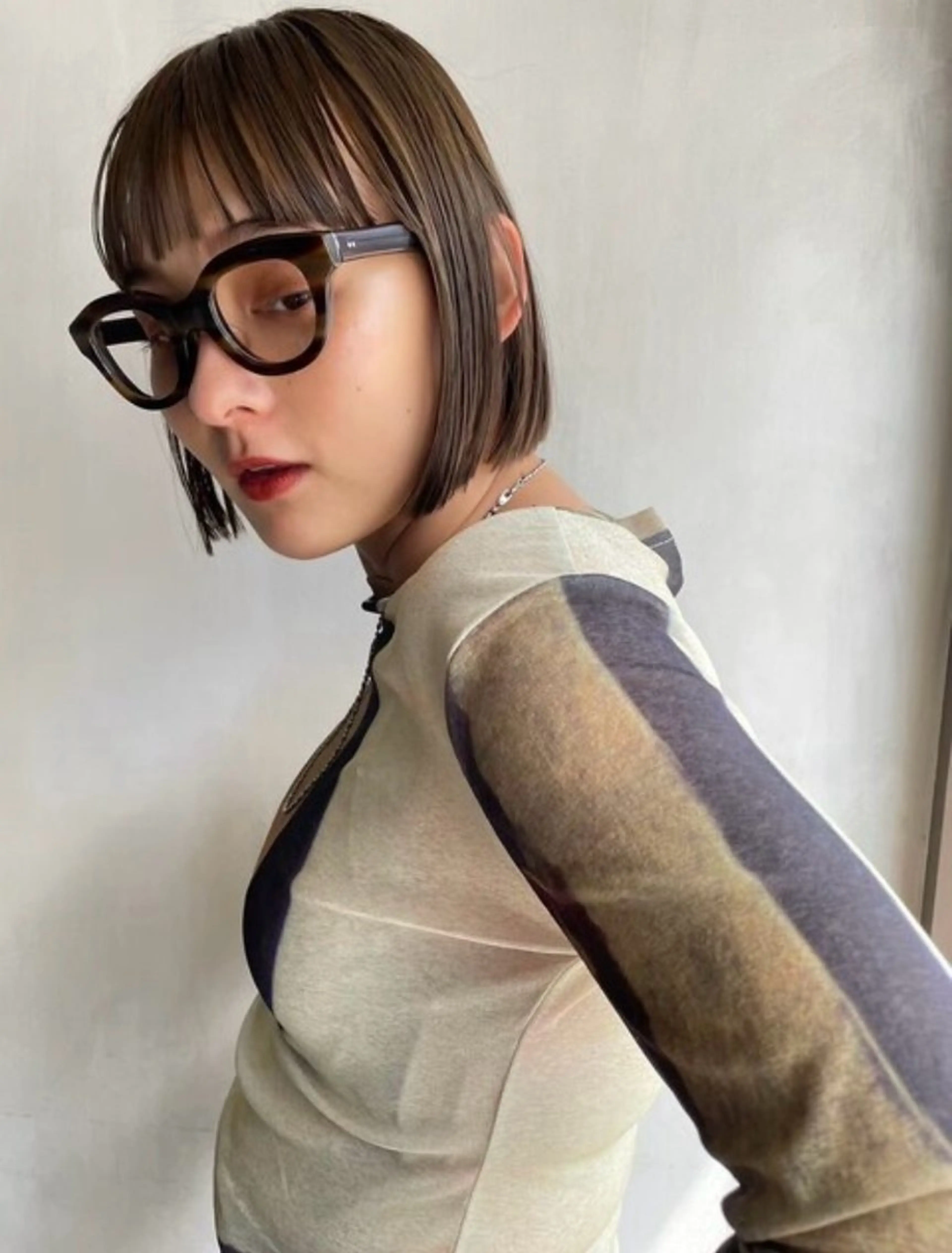 ミディアム 透明感/グレージュ/ レイヤー/ 青空のヘアスタイル