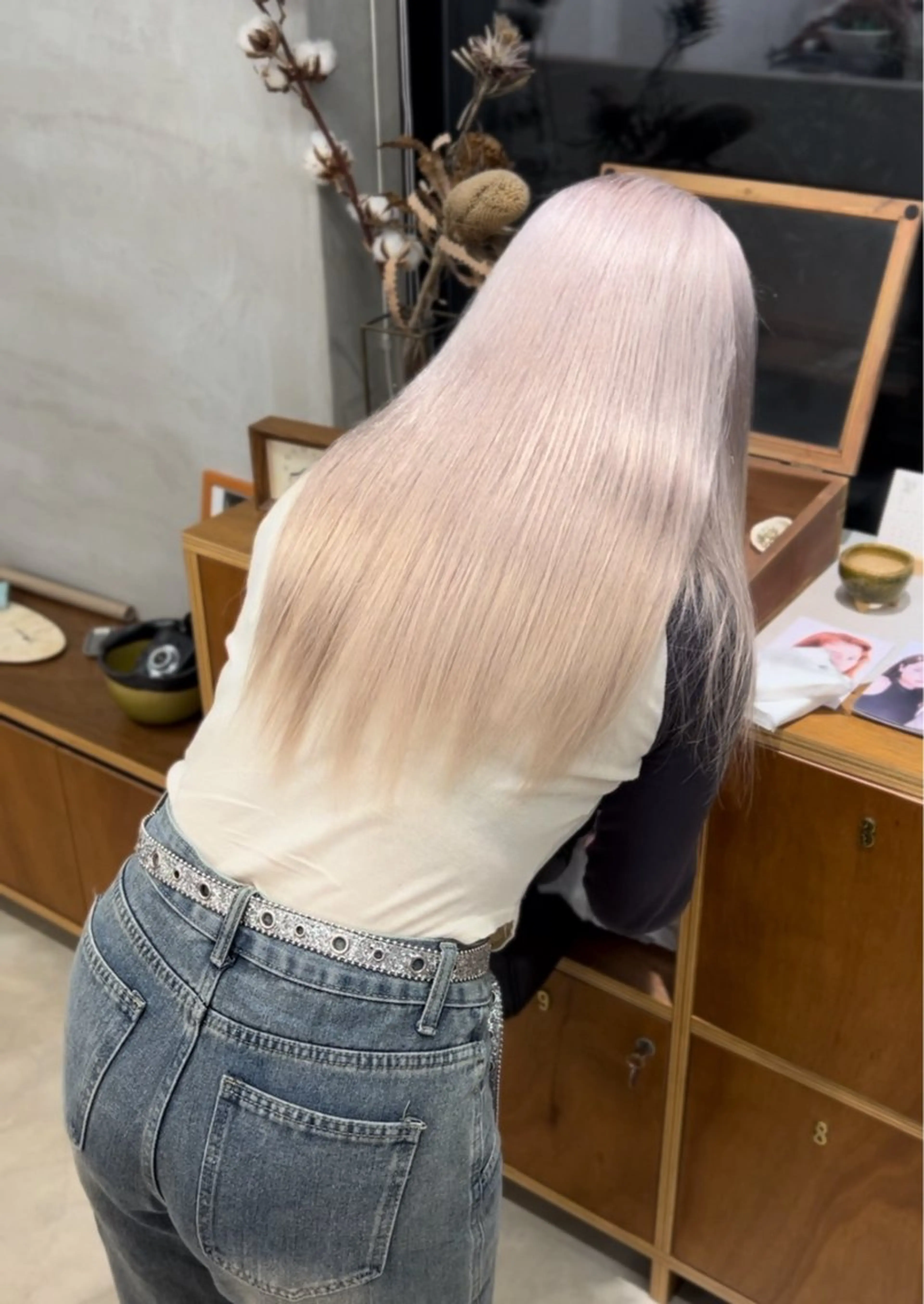 ロング カラー ベージュカラー シルバー シルバーベージュ ホワイトシルバー ケアブリーチ/ ハイトーン/牧野のヘアスタイル