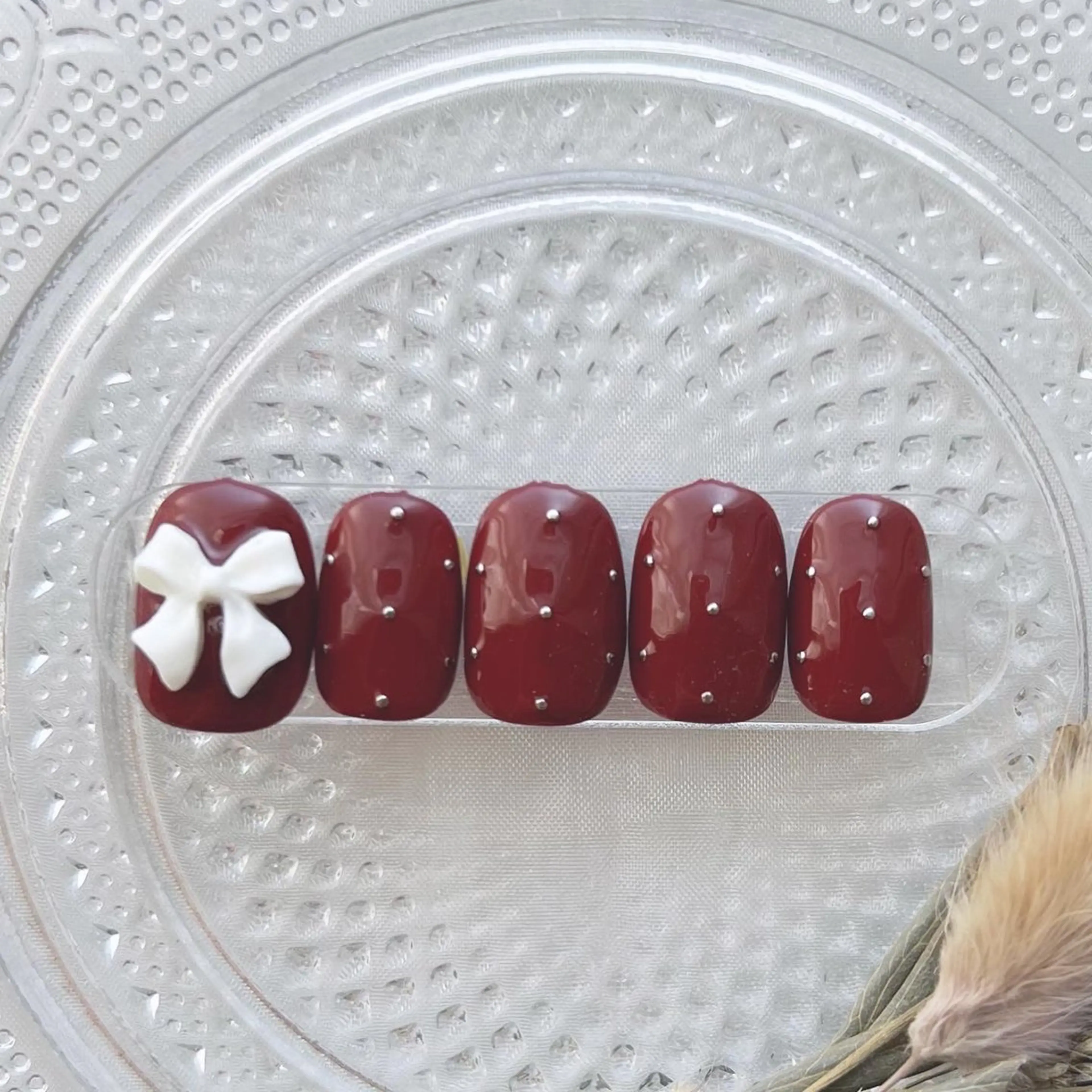 ネイル ボルドー ゴールド ニュアンスネイル ピンク ホワイト ハンドネイル peaberry nailのネイルデザイン