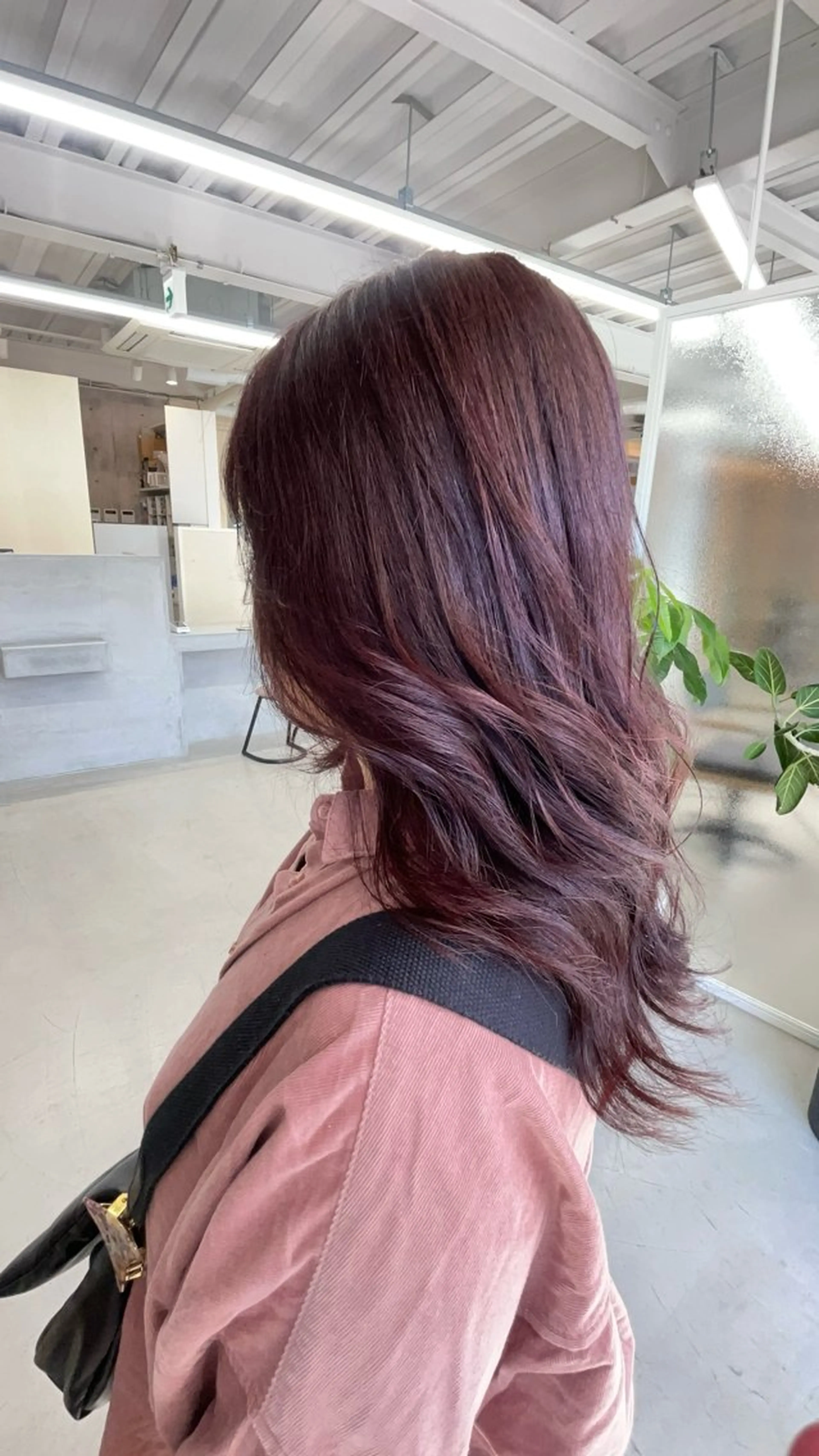 ロング カラー ブラウンカラー ピンクカラー ピンクブラウン 松村 友里圭のヘアスタイル