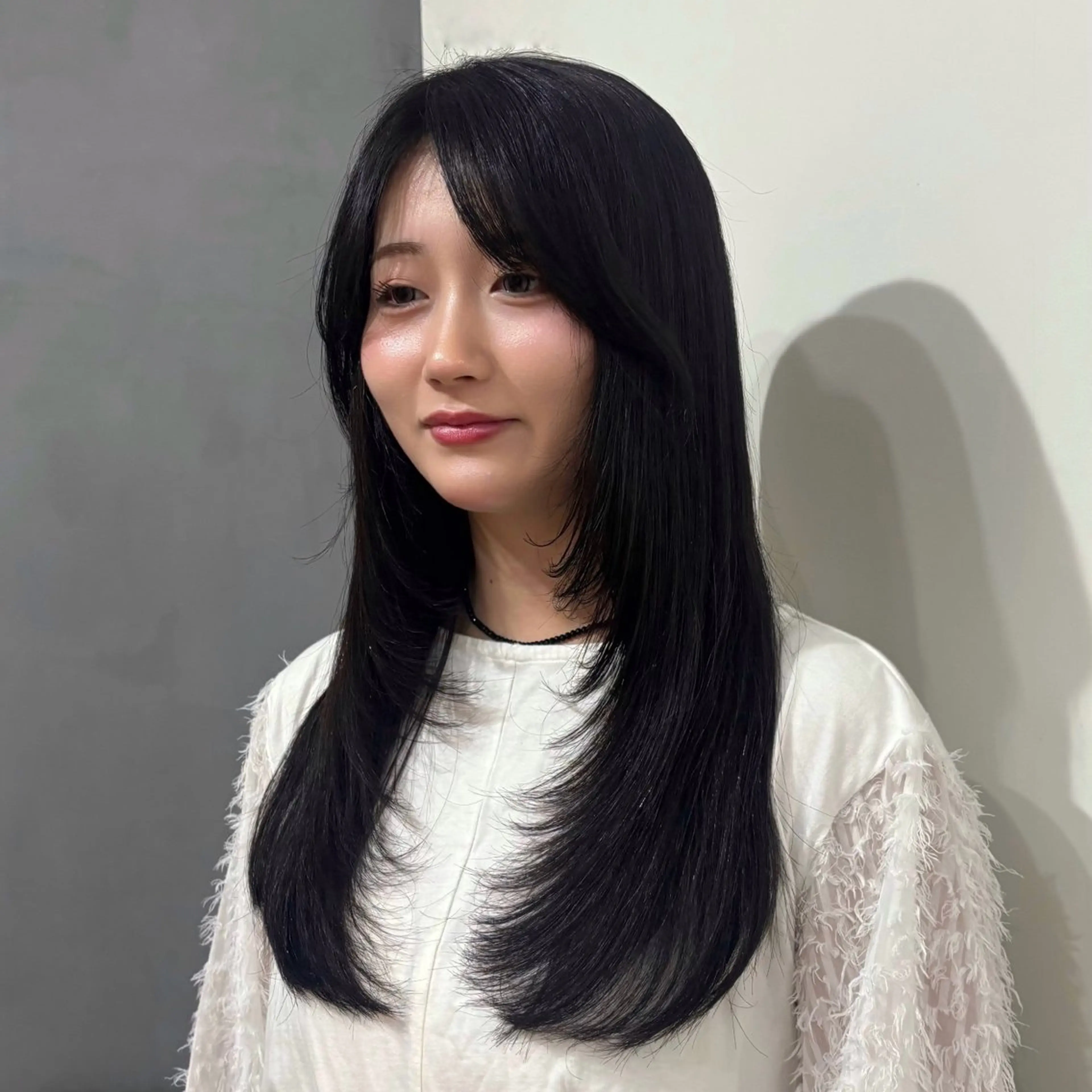 ロング カラー 黒髪 ブルーカラー ブルーブラック 透明感カラー レイヤーカット カット ヘアカラー ゆうめ 透明感カラー /韓国風レイヤーのヘアスタイル