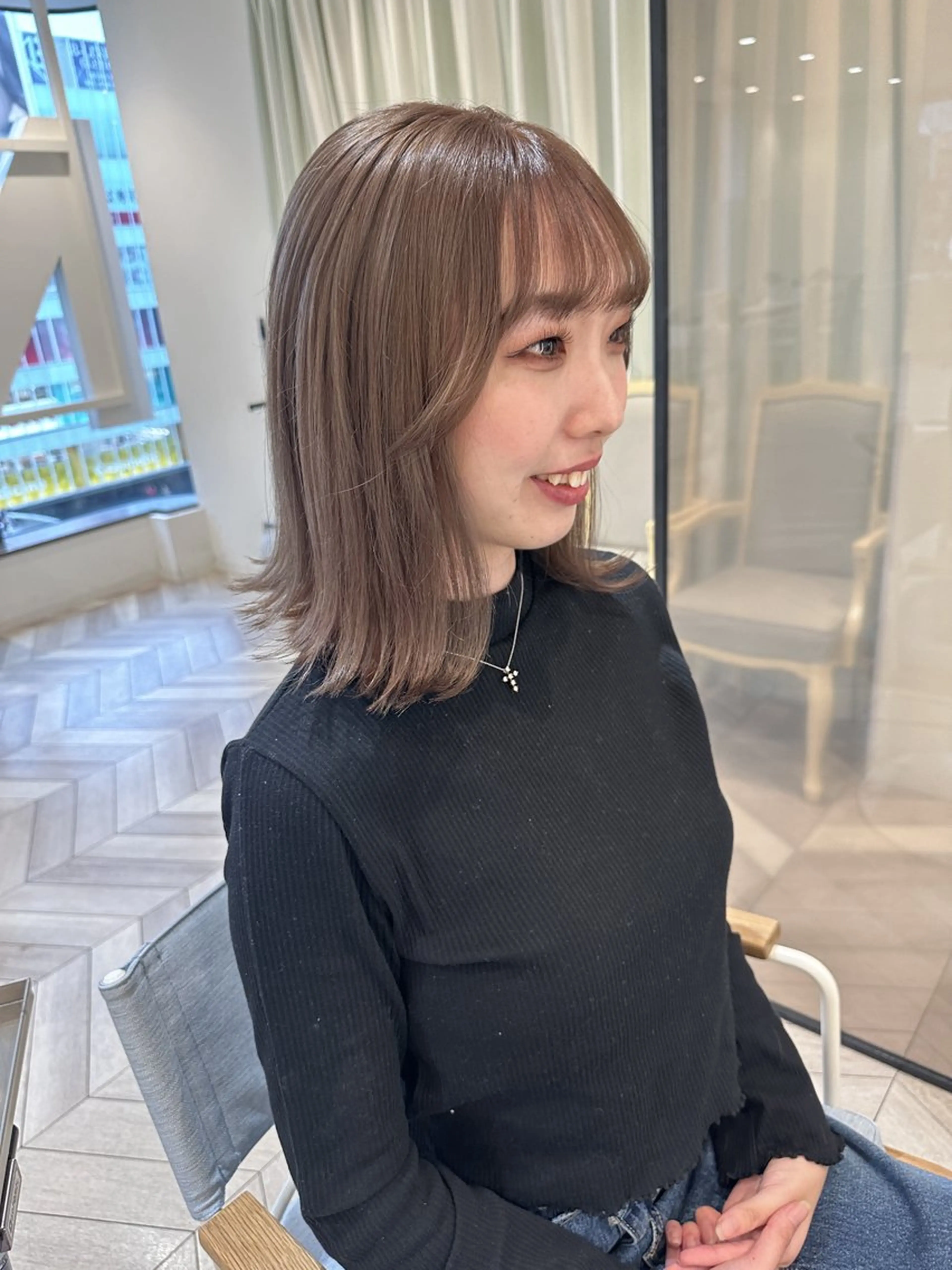 ミディアム カラー ベージュカラー カット ヘアカラー ベージュ/インナー カラー🤍Rieのヘアスタイル