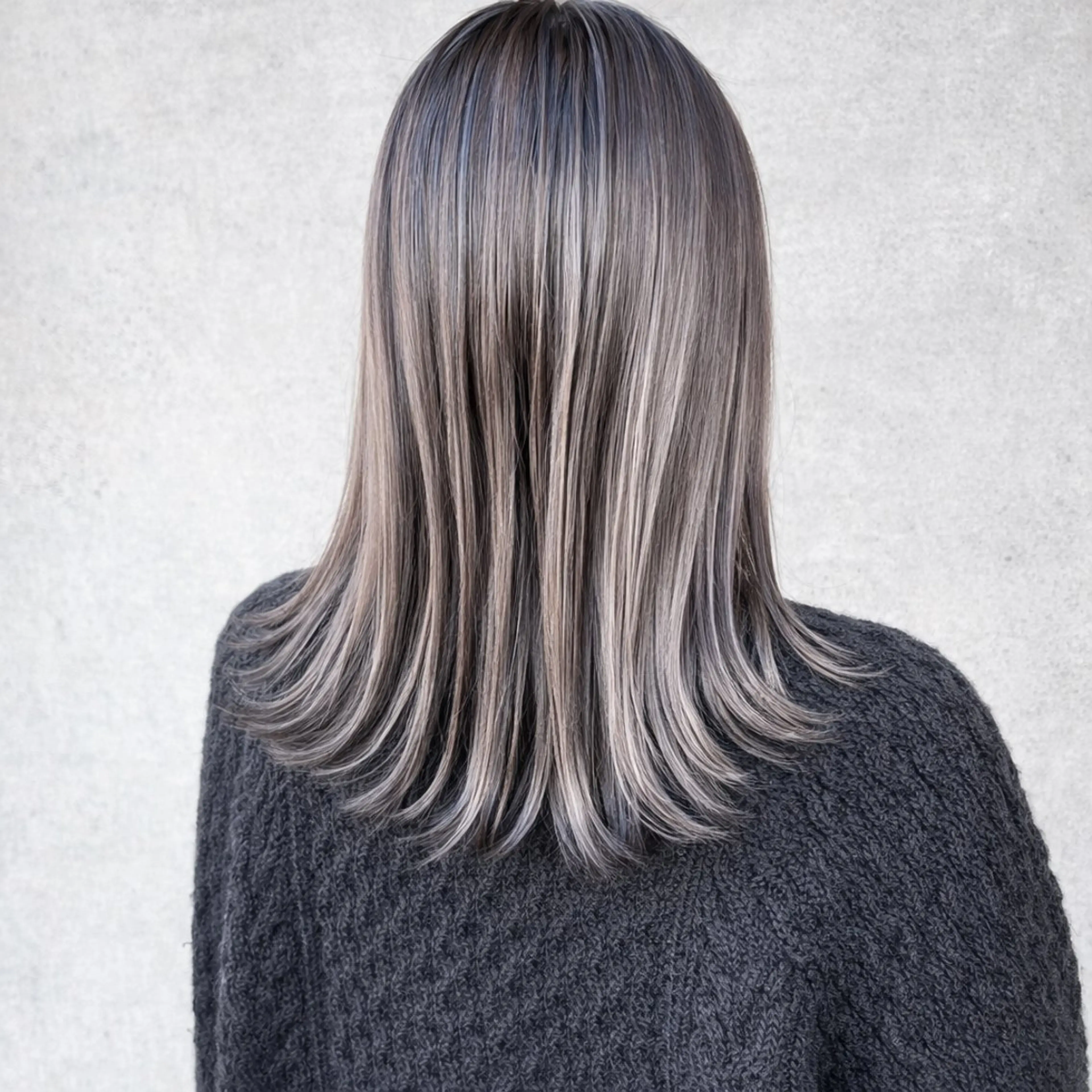 ミディアム カラー 透明感カラー グレージュ 小山 莉沙のヘアスタイル