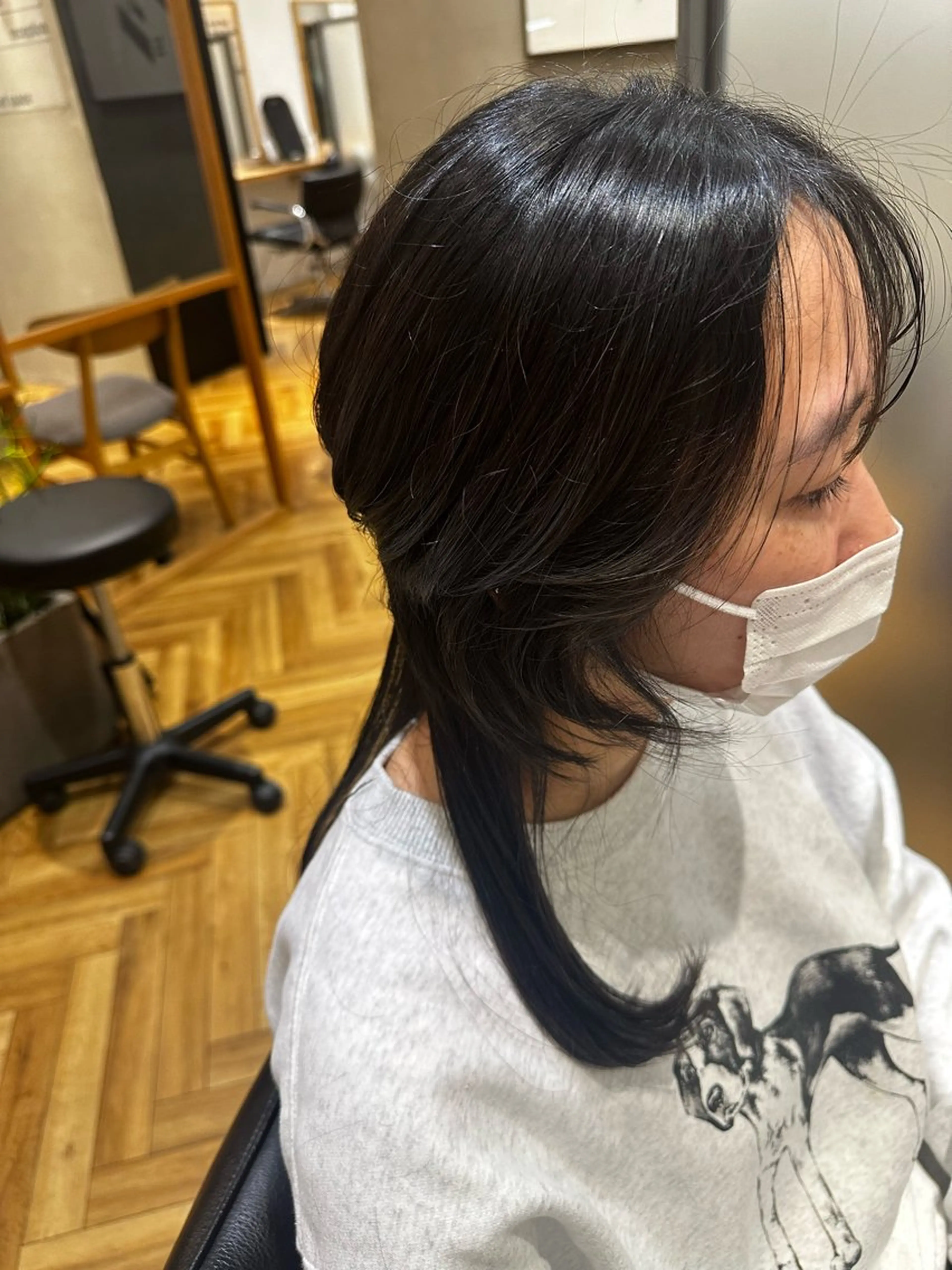 ロング カラー 黒髪 ブルーカラー ブルーブラック ロング ウルフカット hair make one 004所属・織田 ゆみのヘアスタイル