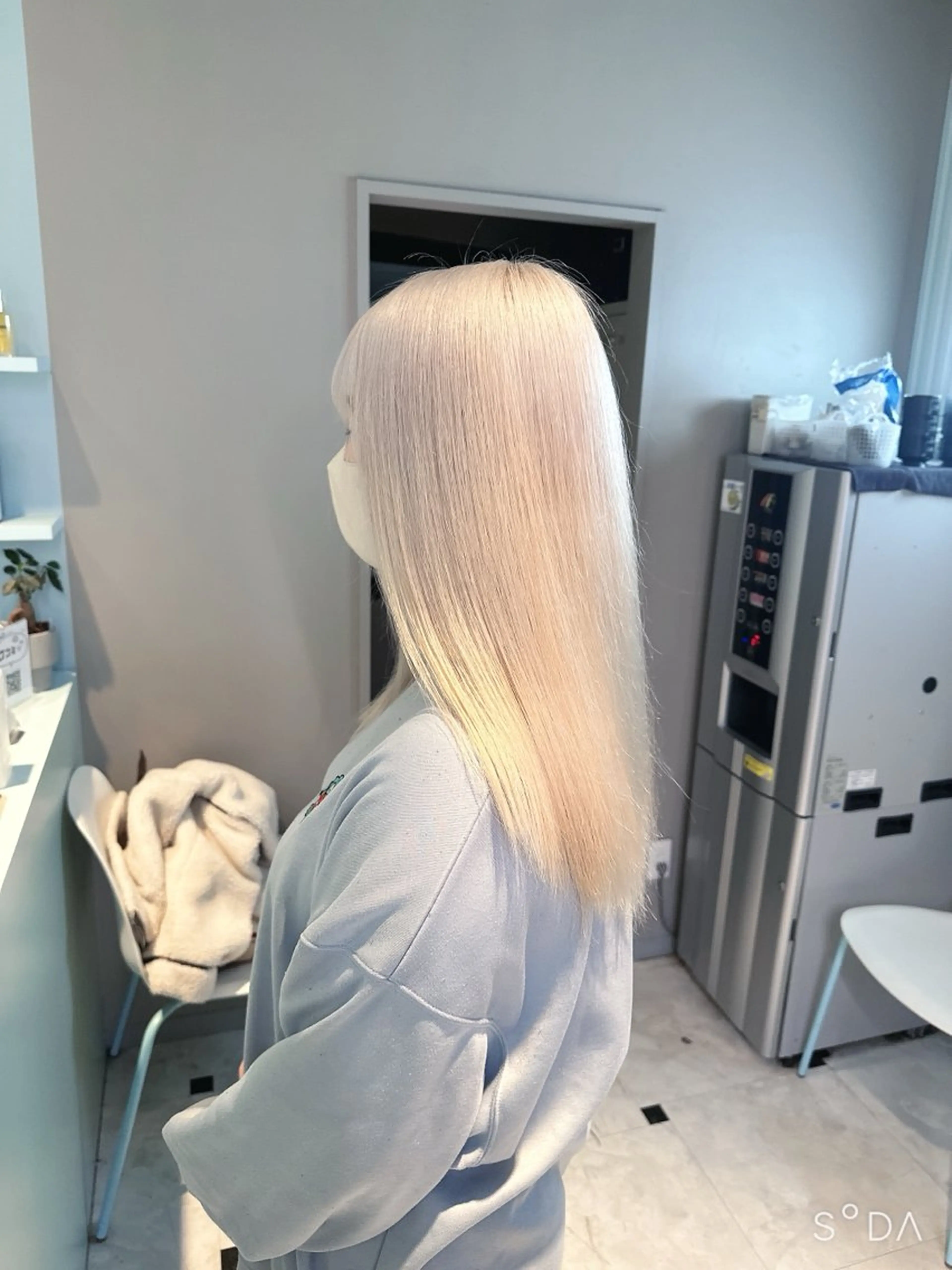 セミロング カラー 🪄池袋ハイトーン 🪄ブリーチカラーのヘアスタイル