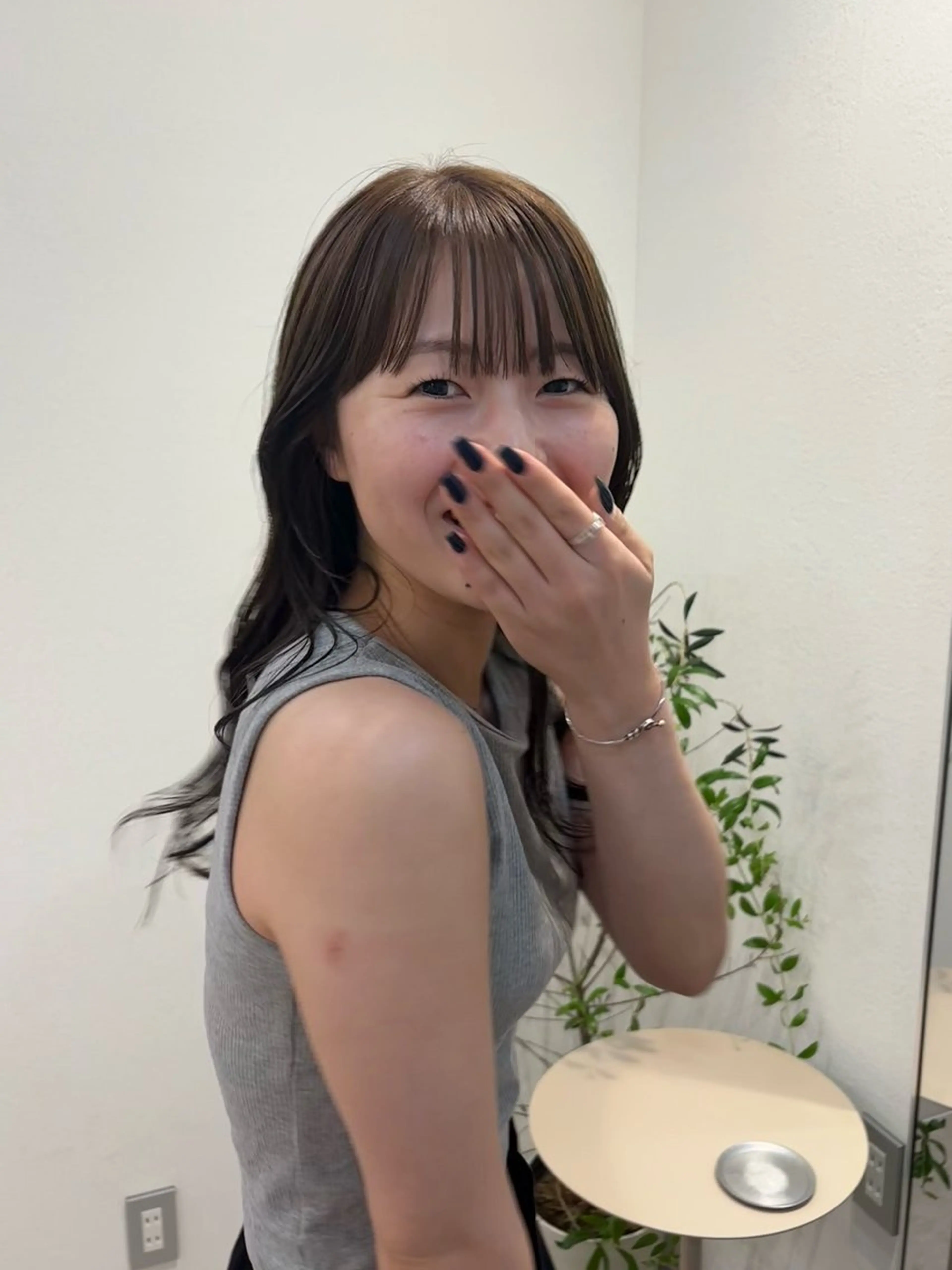 ロング カラー anna/ラフパーマ /くすみベージュのヘアスタイル