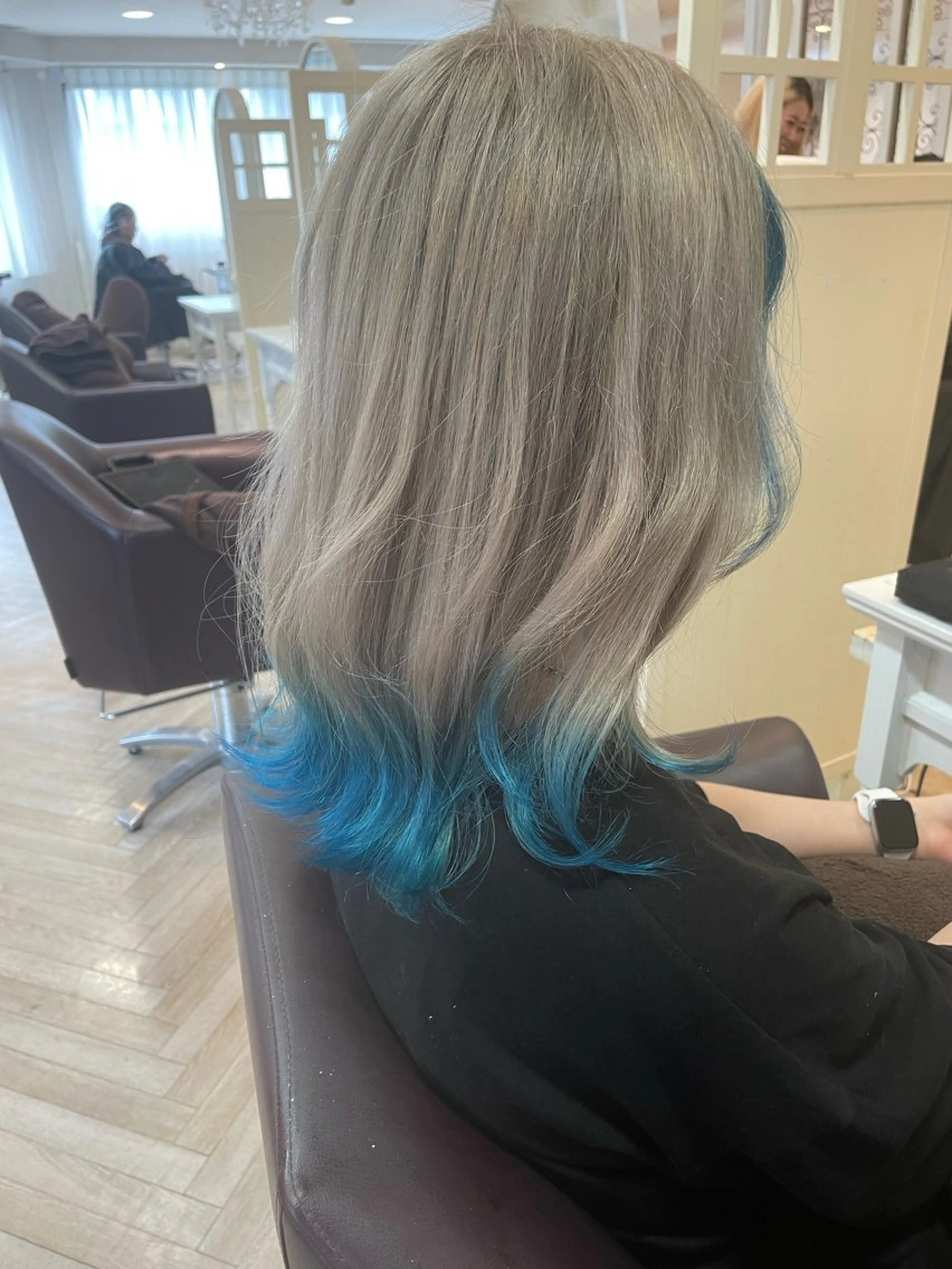 ロング カラー ベージュカラー ブリーチ ダブルカラー グレージュ ミルクティーベージュ 個室サロンLOUIMADNA栄店所属・髪質改善美容師 個室サロン白金厚哉のヘアスタイル