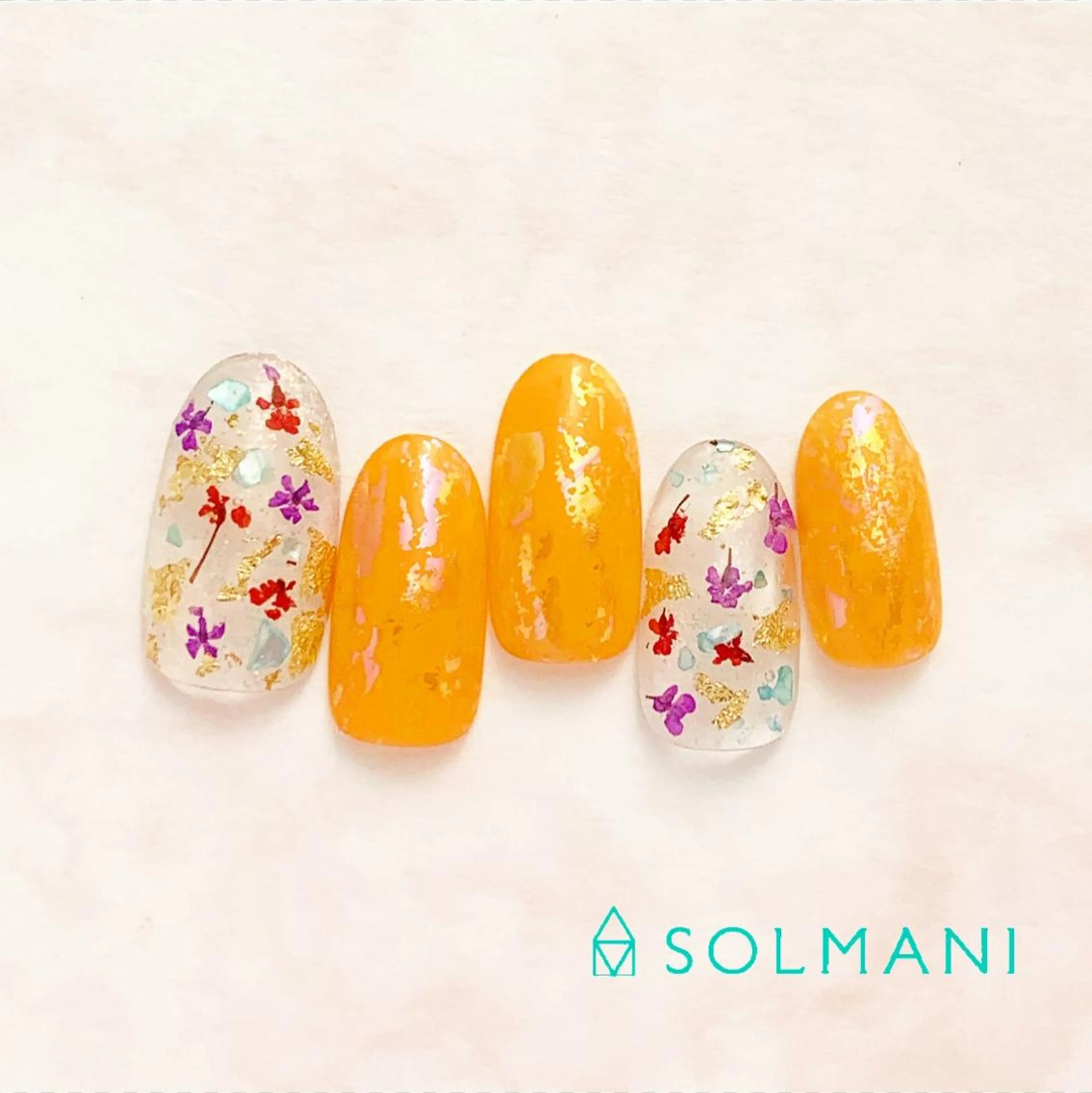 ネイル SOLMANI 予約担当のネイルデザイン