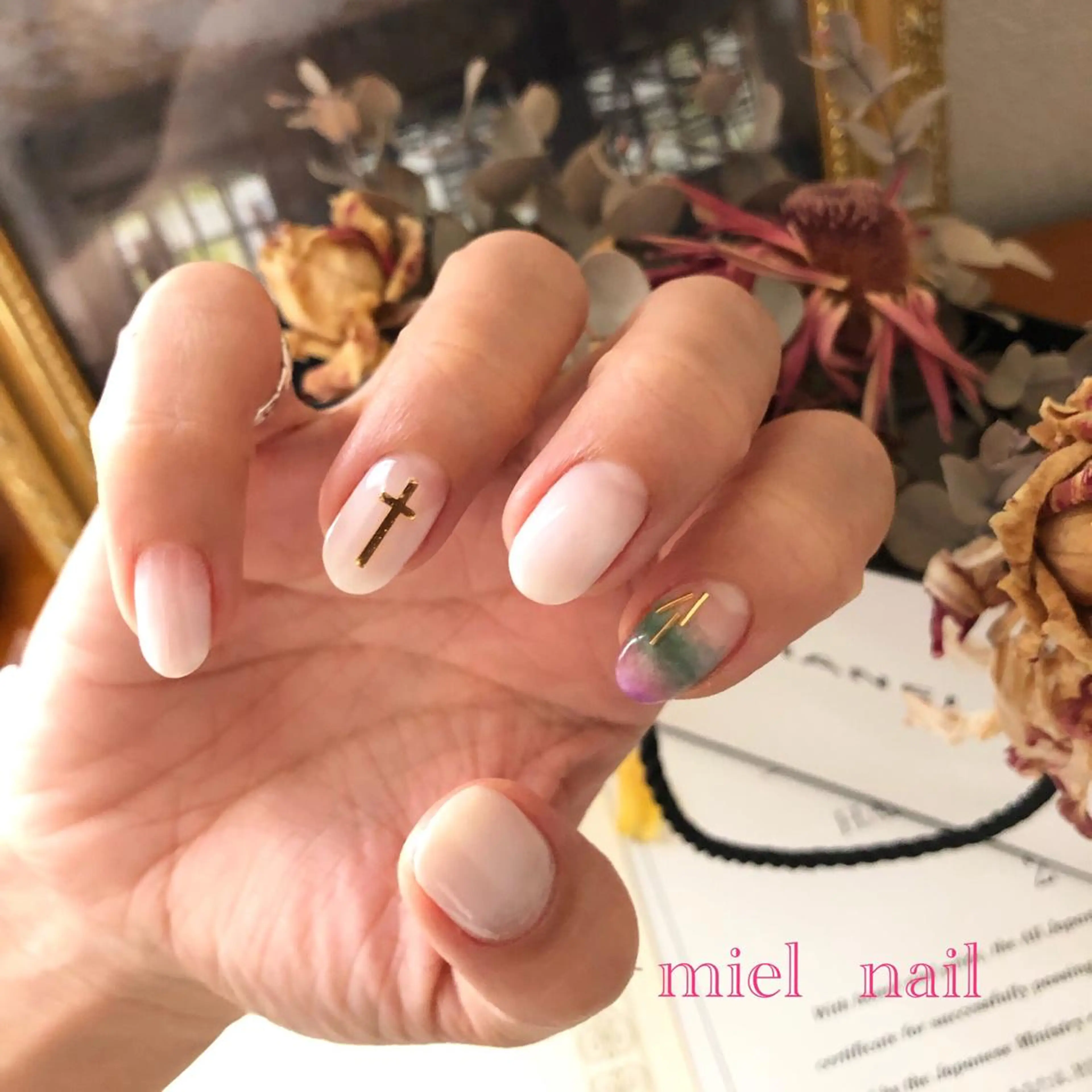 ネイル グラデーション 春ネイル ホワイト ハンドネイル miel nailのネイルデザイン