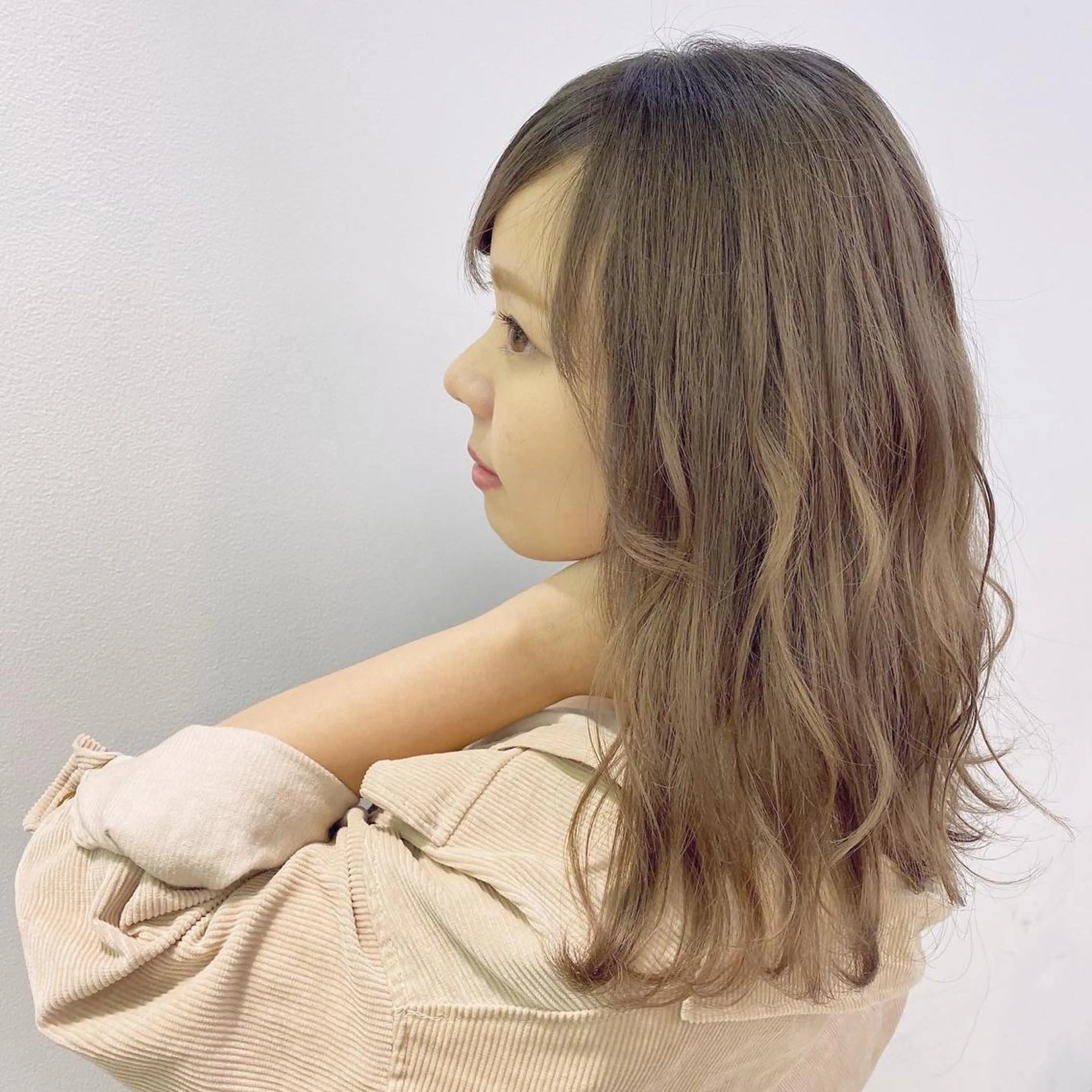 ロング カラー Uni.(ユニ)所属・渡邊 唯のヘアスタイル