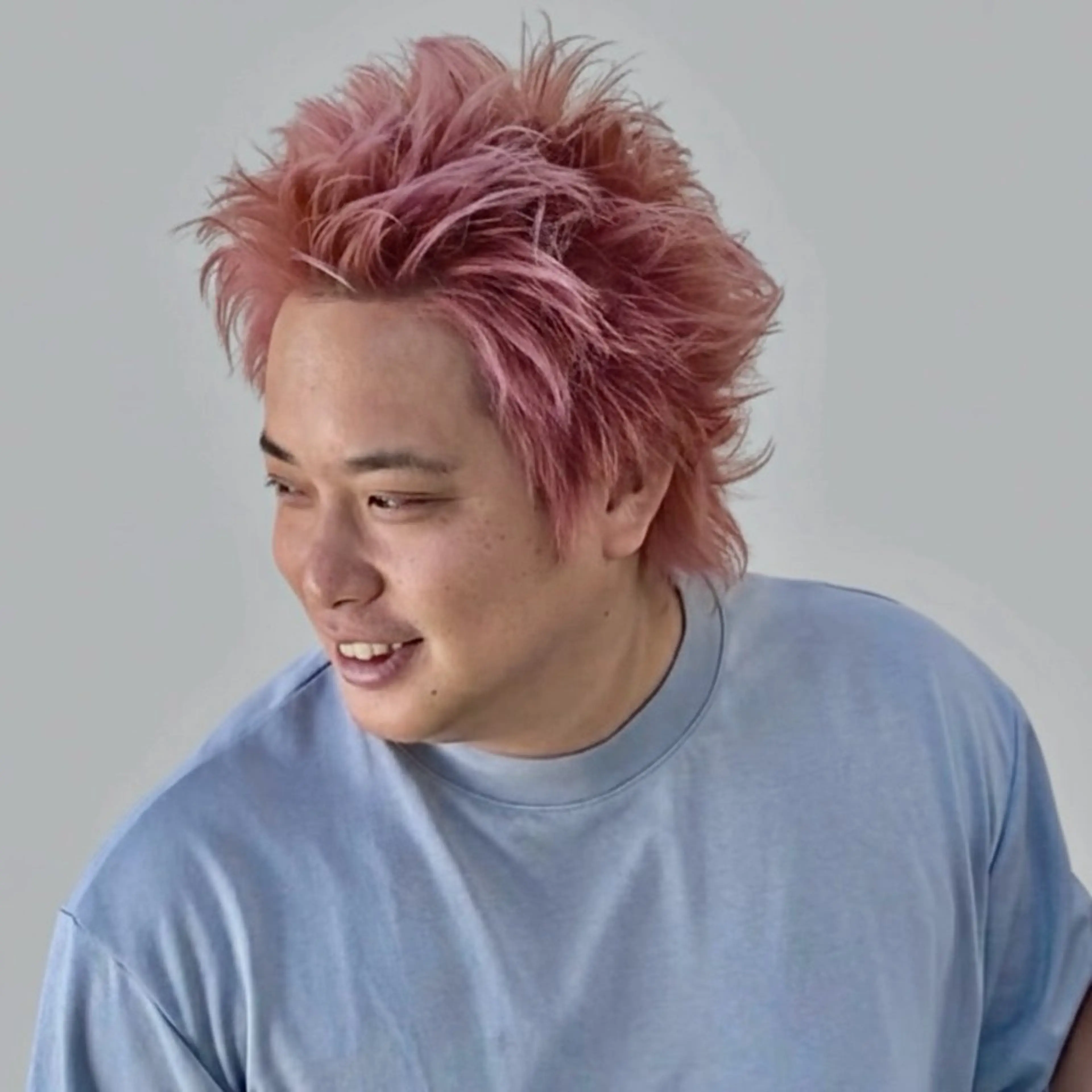 カラー メンズ スパイキーショート ピンクカラー カット ヘアカラー SALOWIN名古屋所属・駒沢 聡のヘアスタイル